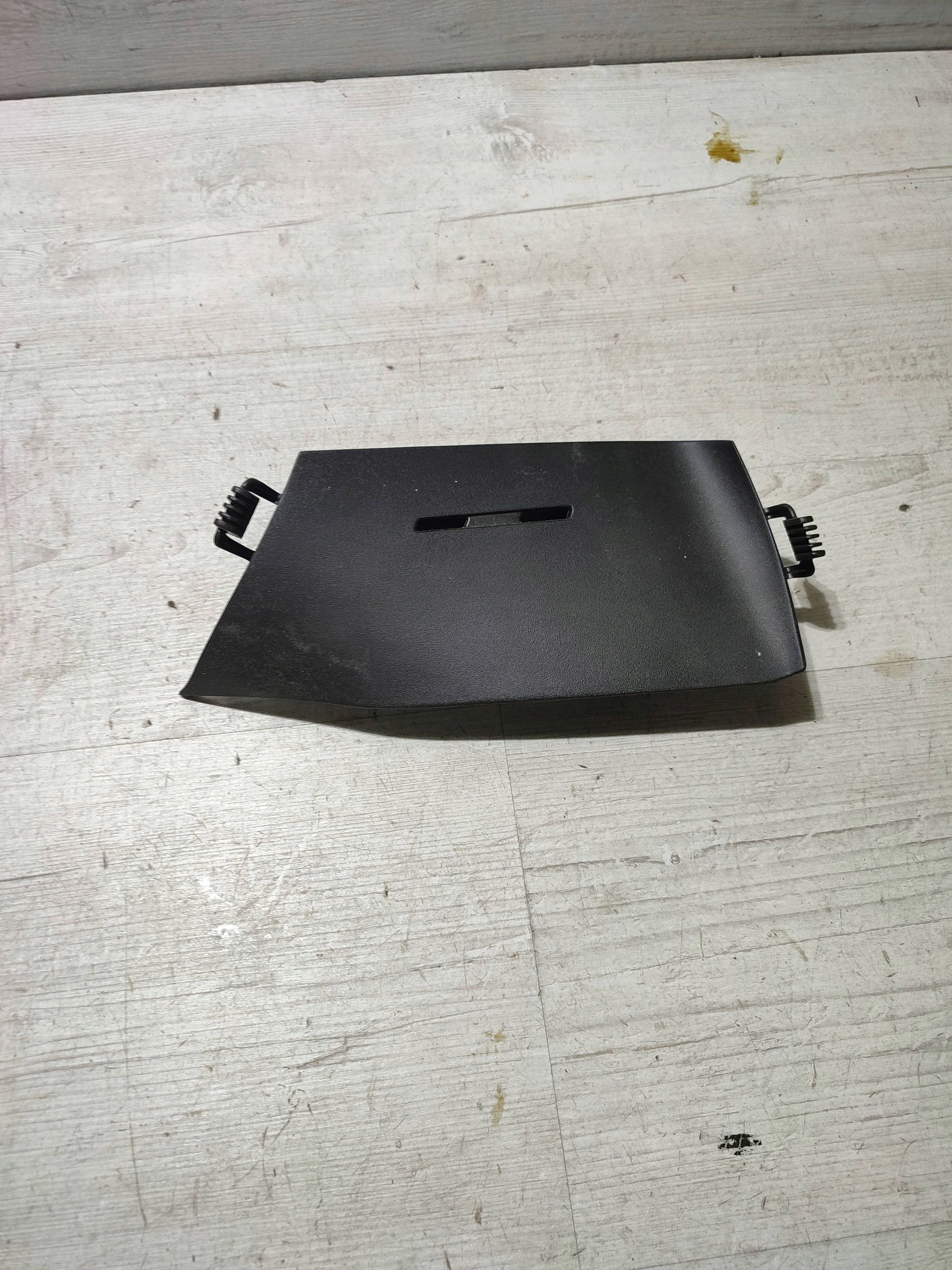 Opel Corsa E 2018 left side Element of the dashboard rozdzielczej