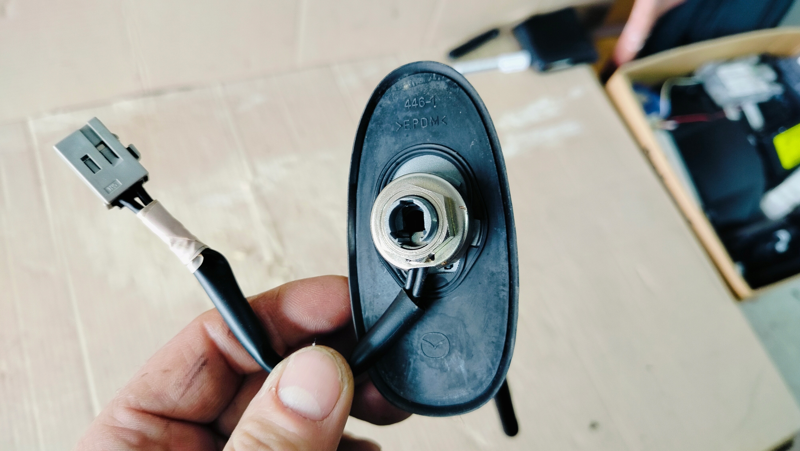 MAZDA 3 09-13 BL ANTENA dach GPS