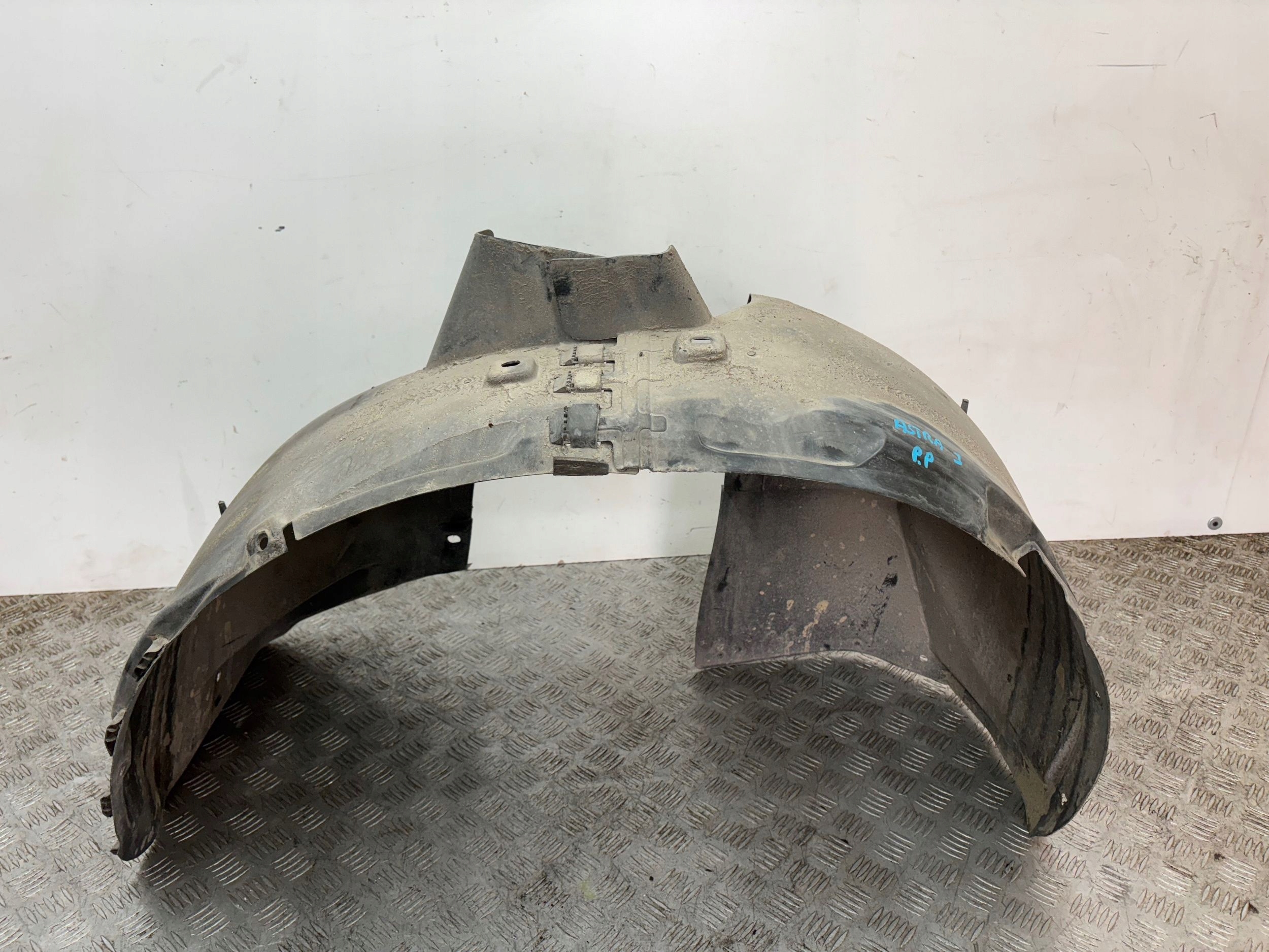 mudguard right front OPEL ASTRA J IV 13373508