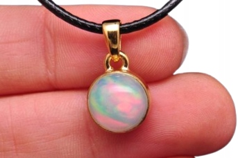 * Ušlechtilý Opál Etiopie Krásný Kulatý Přívěsek Zlacené Stříbro Č. 4 *