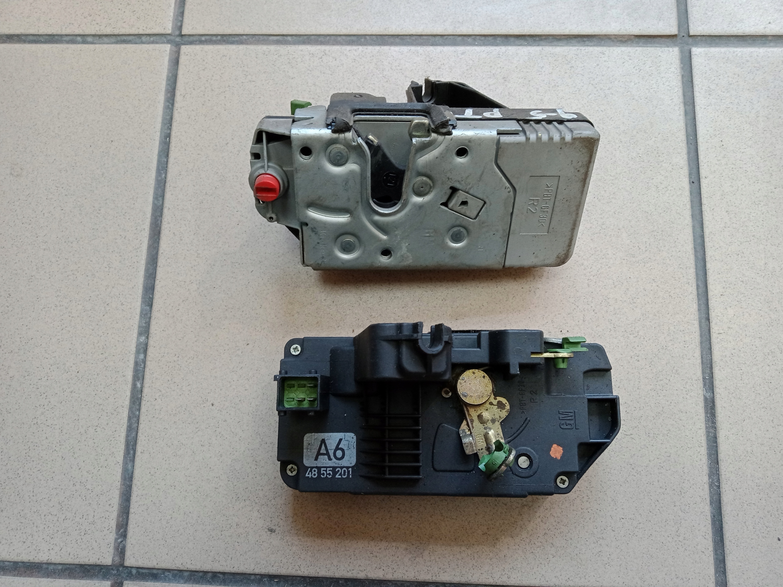 SAAB 9-5 95 ZAMEK PRAWY TYLNY 4855201 A6 3 PIN