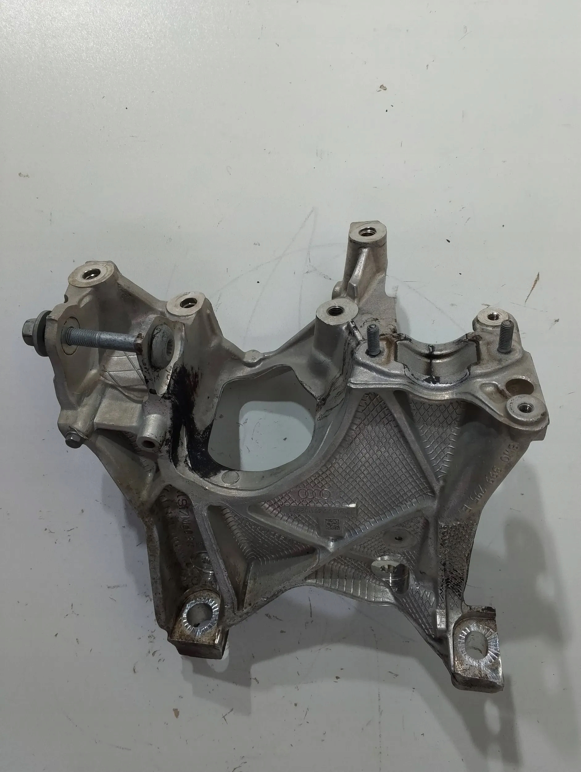 Audi A4 A5 B9 engine mount holder left 8W0399295E (K124)