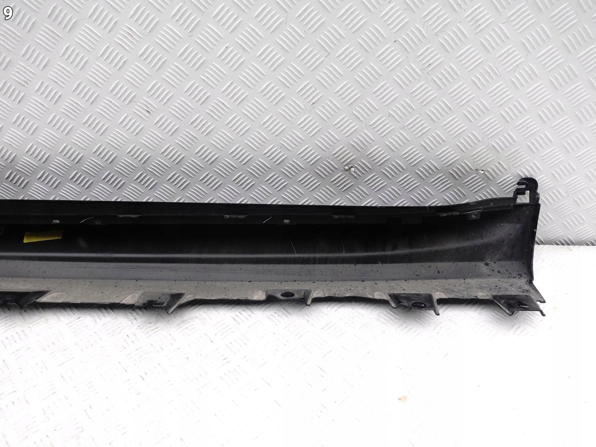 BMW X7 G07 18- threshold right moulding cap