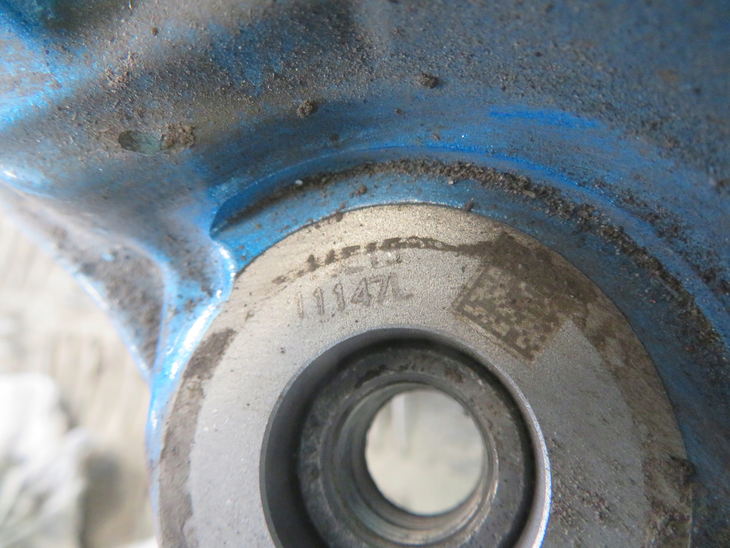 caliper brake left front MERCEDES W205 C KLASA 17R