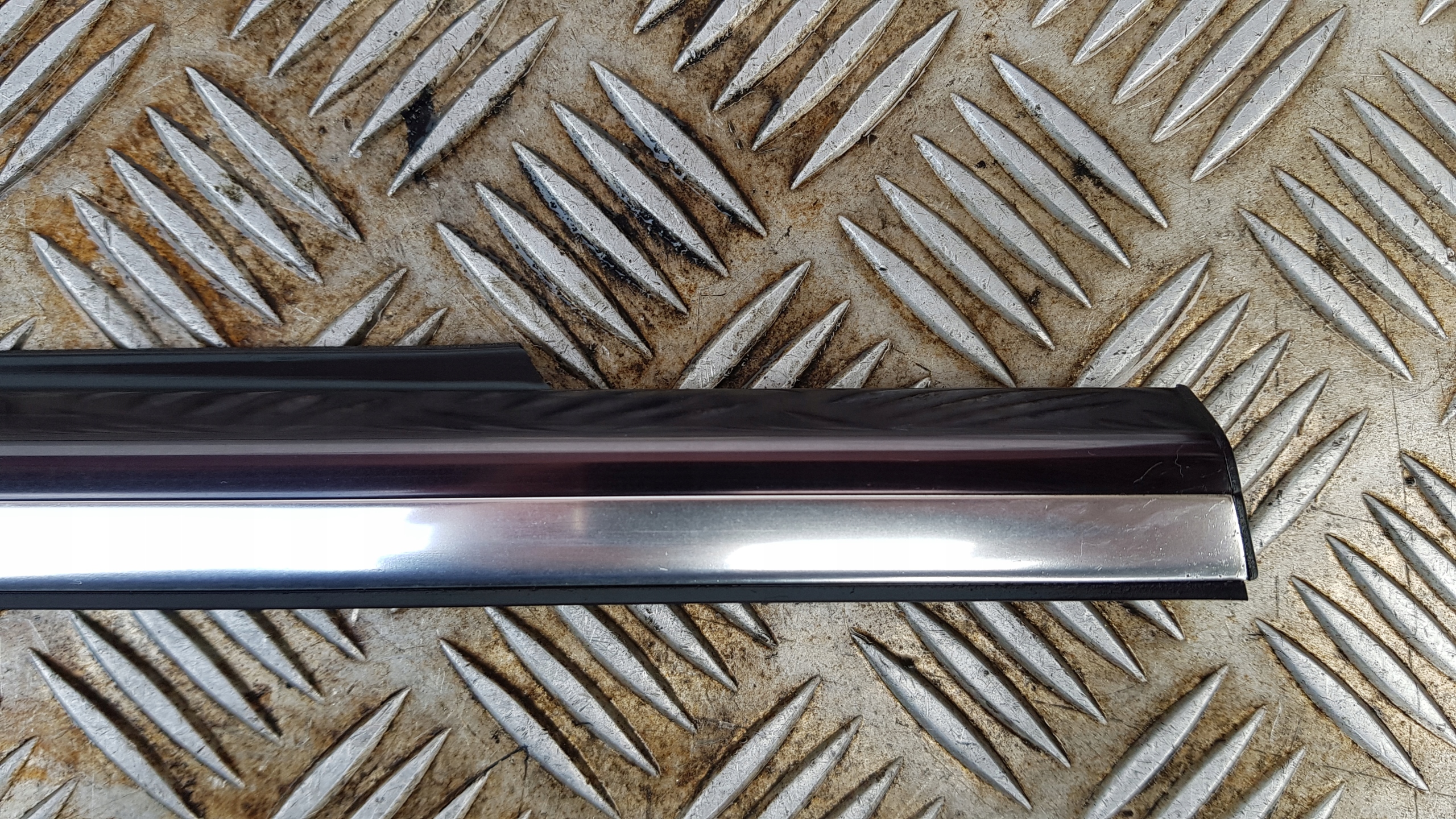MERCEDES W220 moulding dust left front