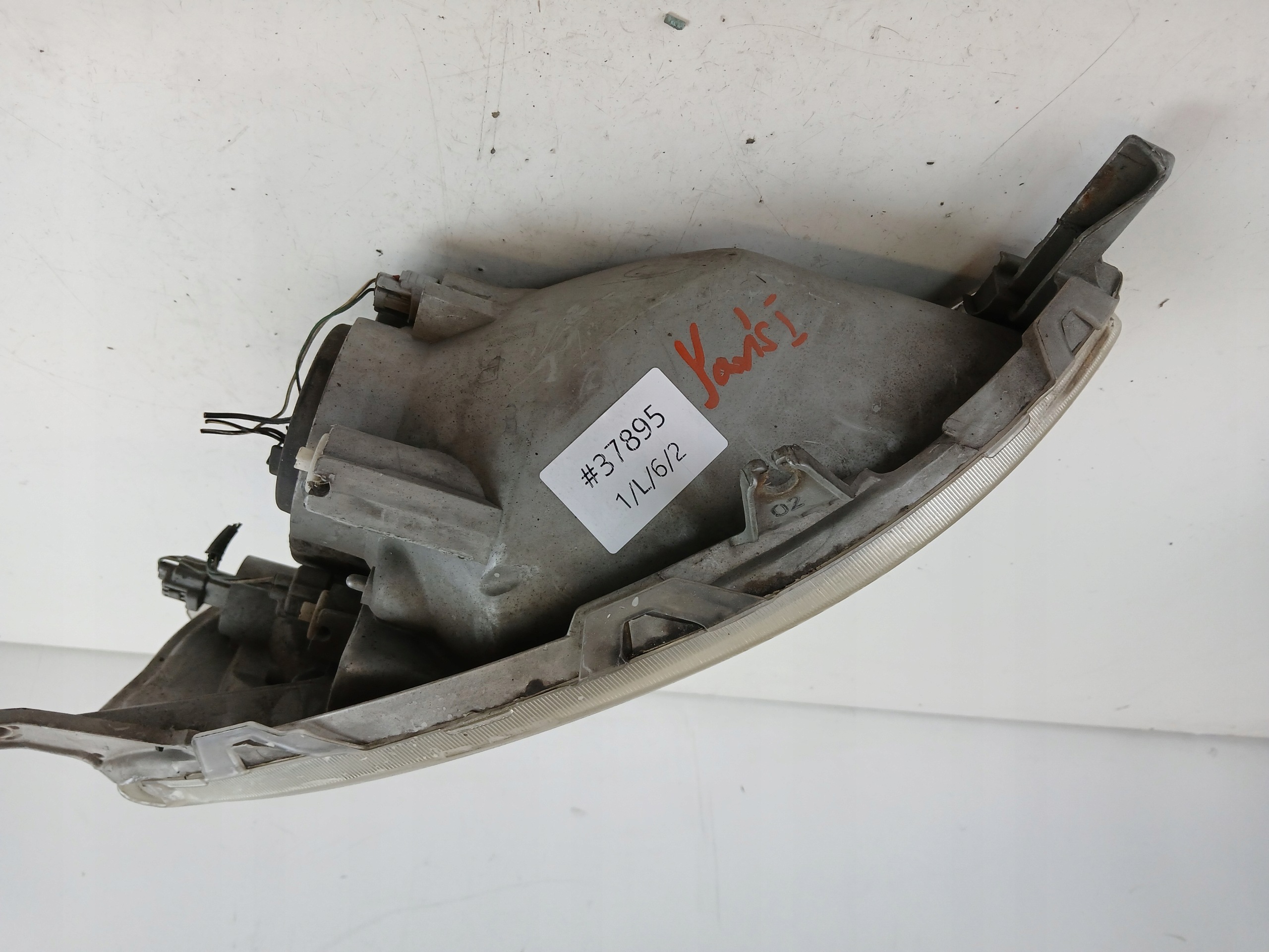TOYOTA YARIS and light right front