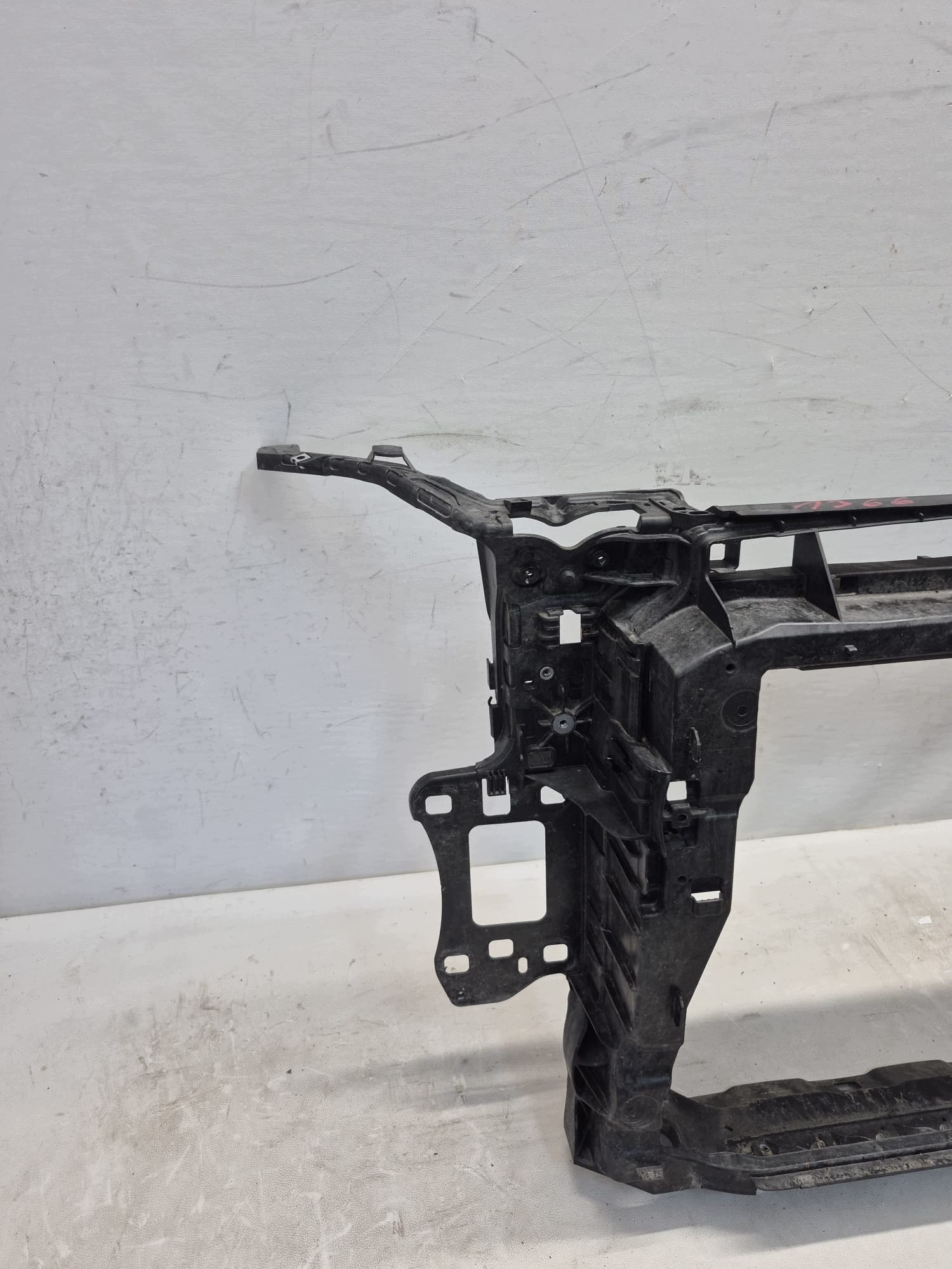 AUDI Q3 II 83A 18- support panel for radiators pillar front 83A805594H