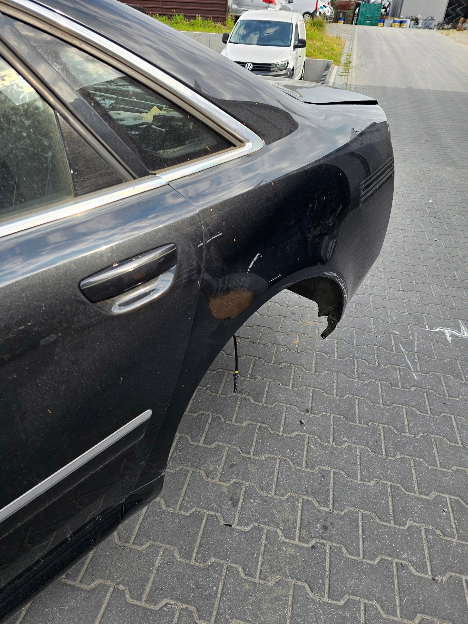 AUDI A8 D3 parafango longherone sinistra posteriore codice LAKIERU: LZ9W