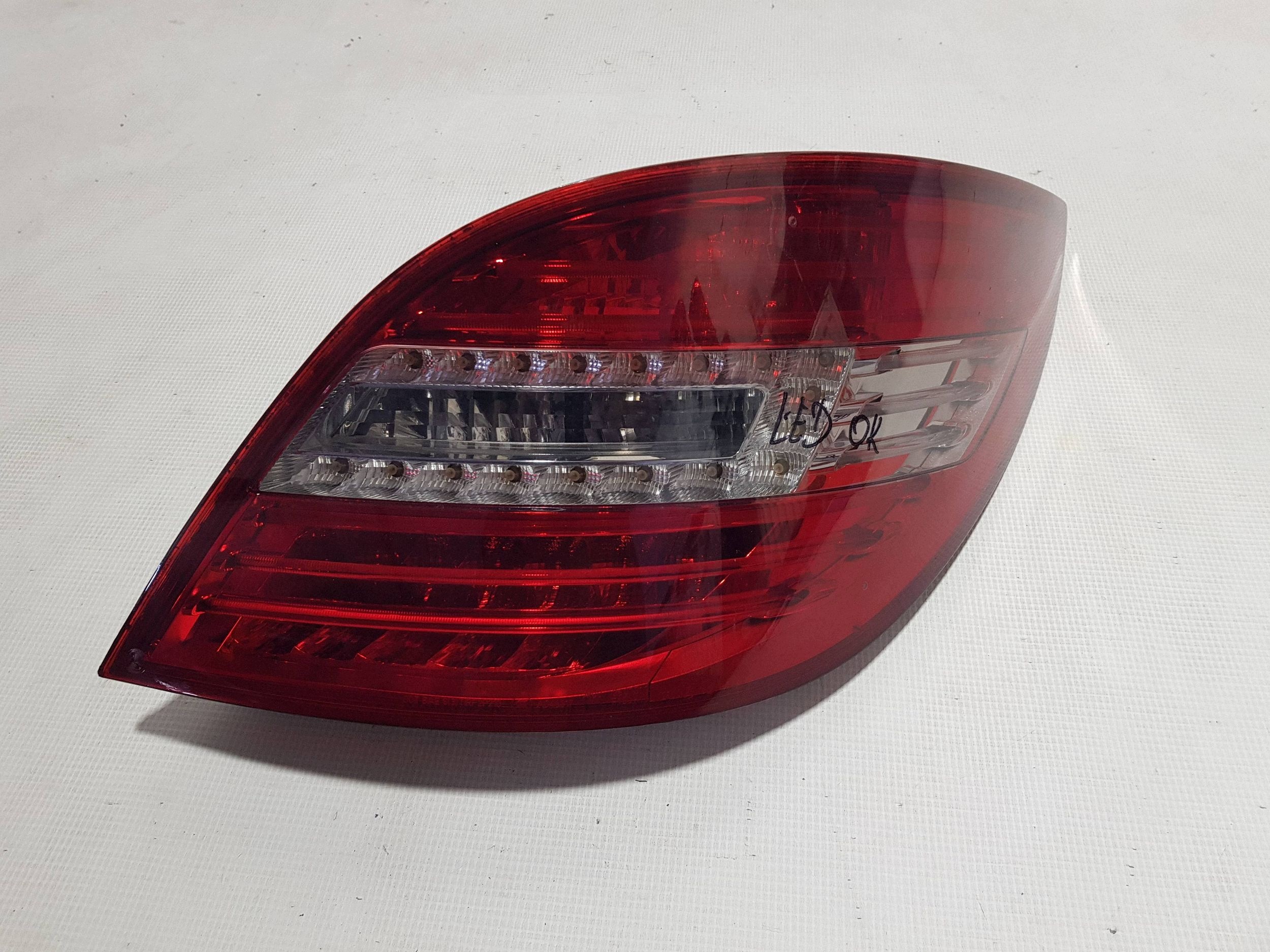 MERCEDES R-class W251 LIFT light LED right rear part 2518202064