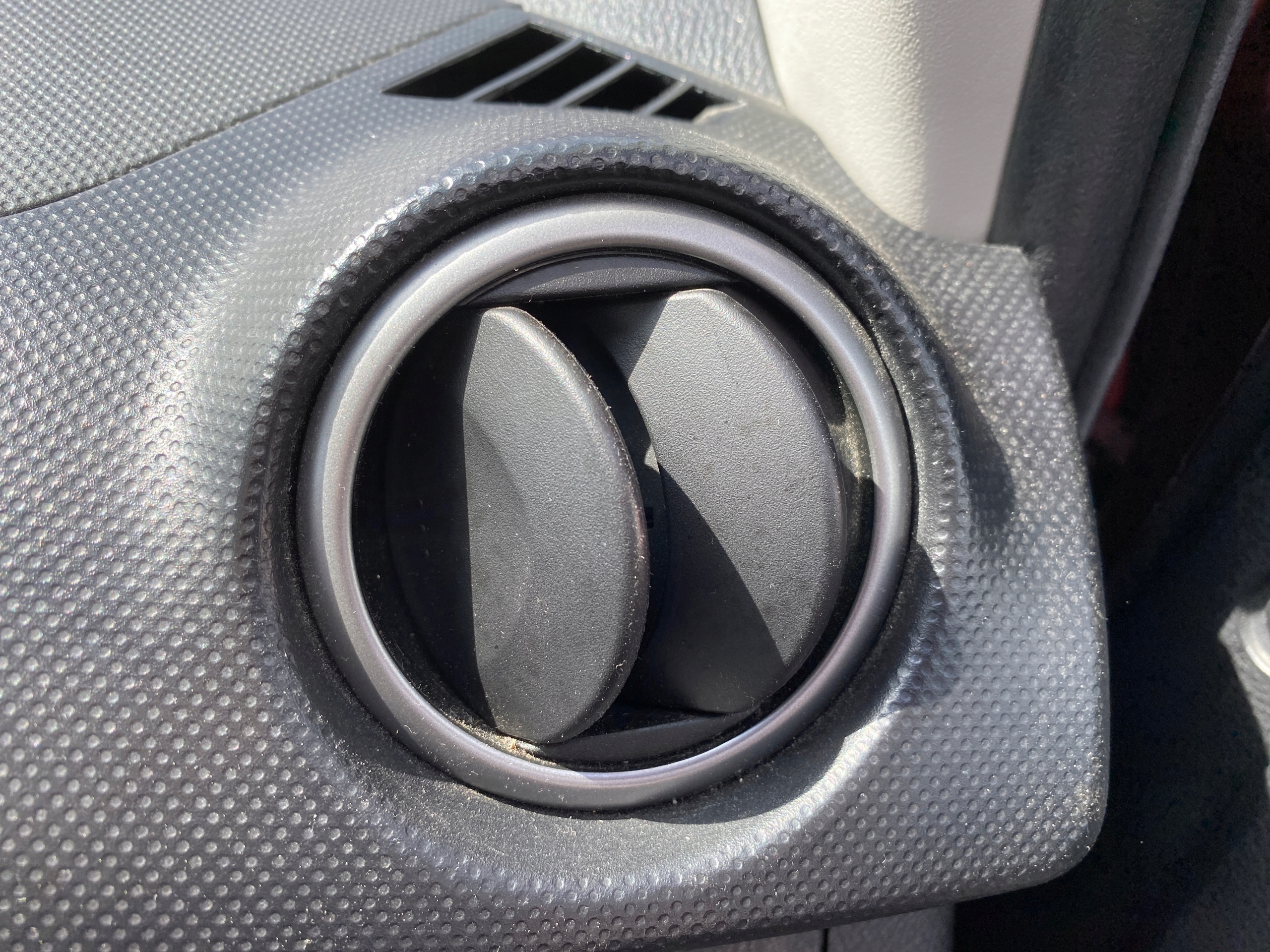 mřížka klími vzduchový pravá spolujezdce Mazda 2 1 a FL 02-07