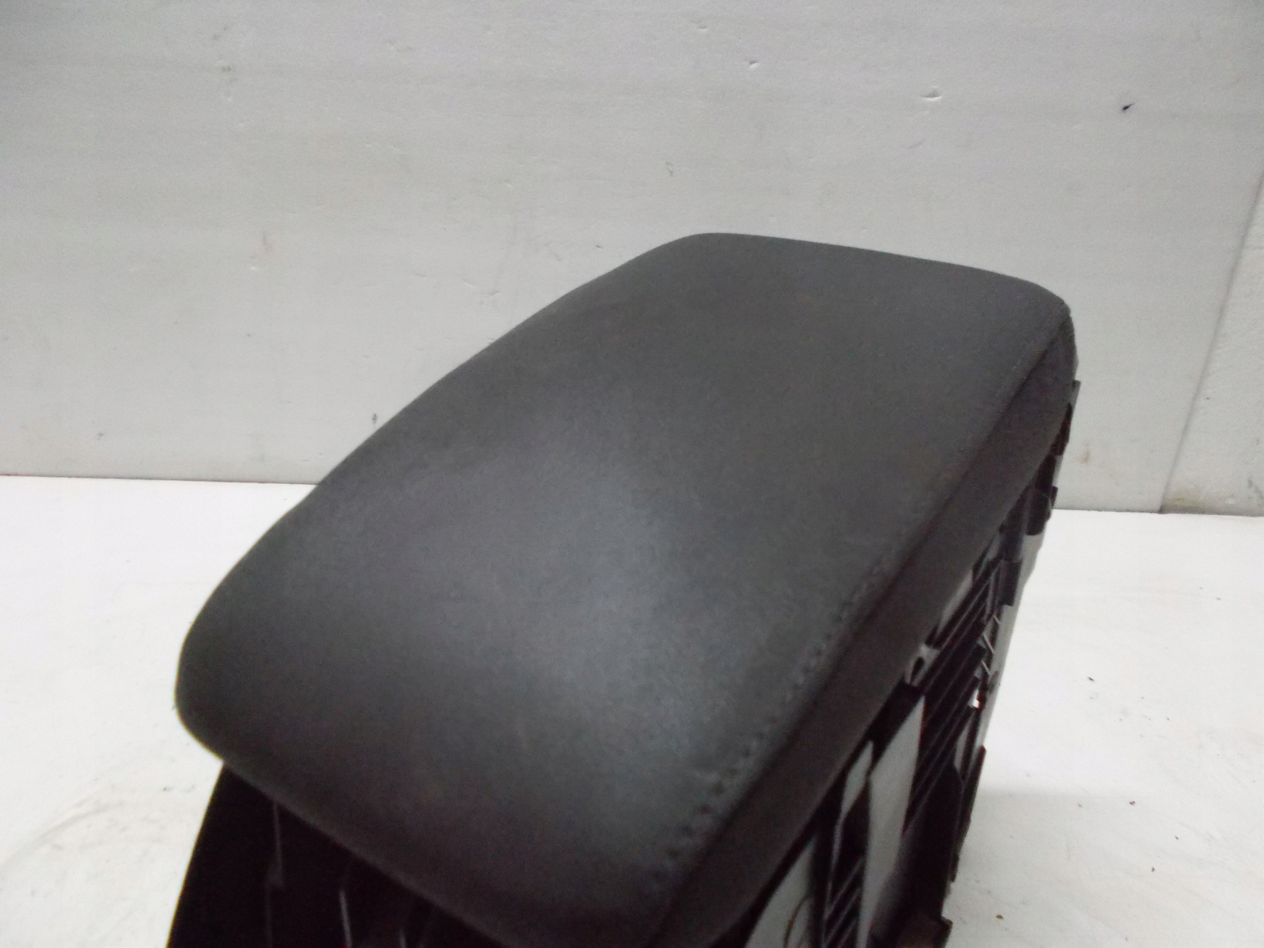 VW GOLF V KOMBI 2.0 TDI 09R bracciolo 1K5864251C