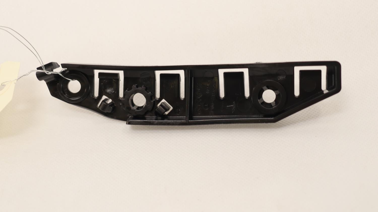 TESLA 3 MOCOWANIE ŚLIZG ZDERZAKA PRAWY 1084182-00 Numer katalogowy części 1084182-00-E