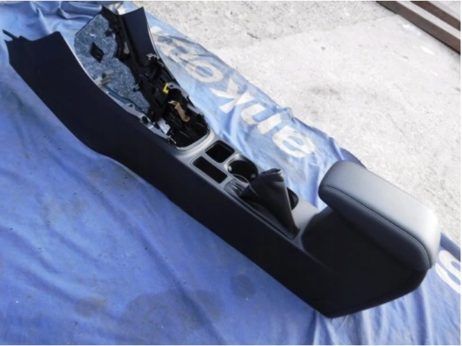 Podlokietnik tunel srodkowy FORD FIESTA Mk8 Part number H1BB