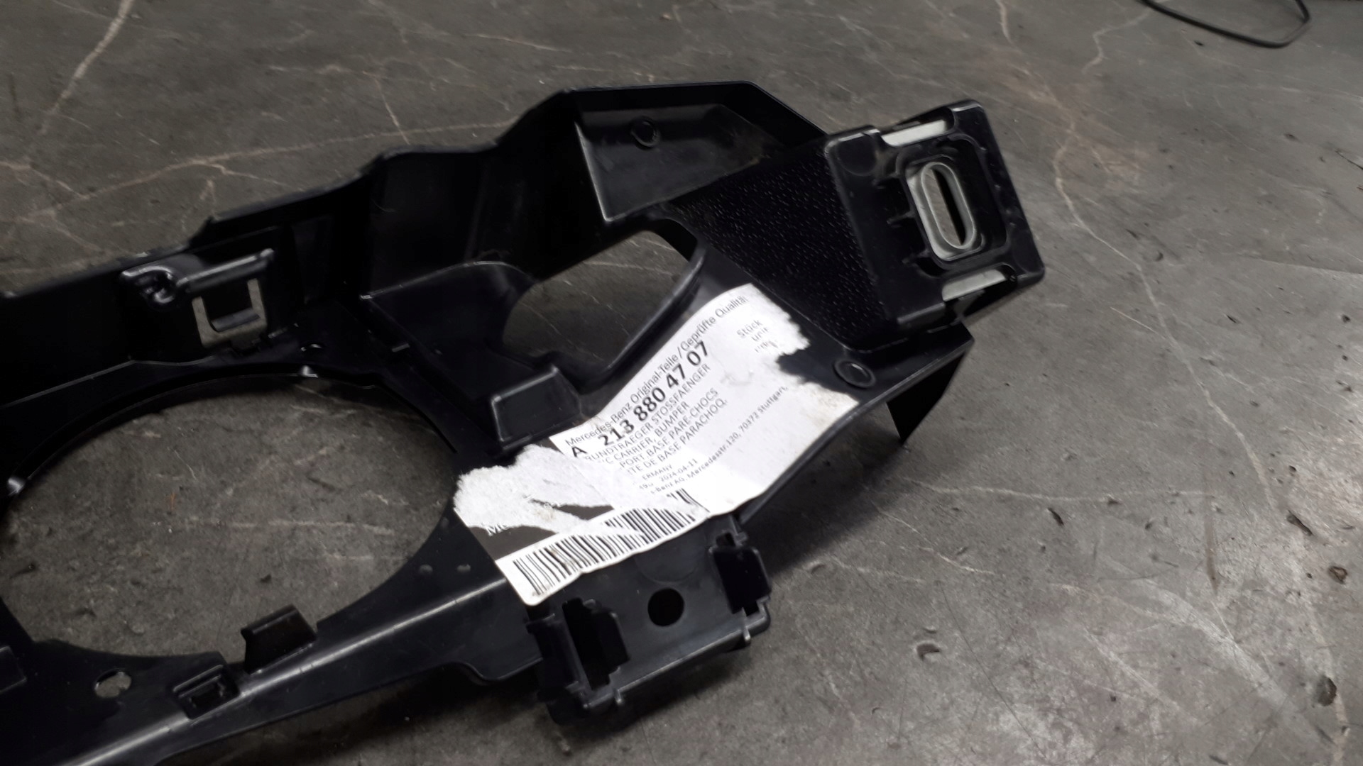 a2138851307 a2138804707 slizg mocowanie halogenu przod mercedes e-klasa w2 Marka Mercedes