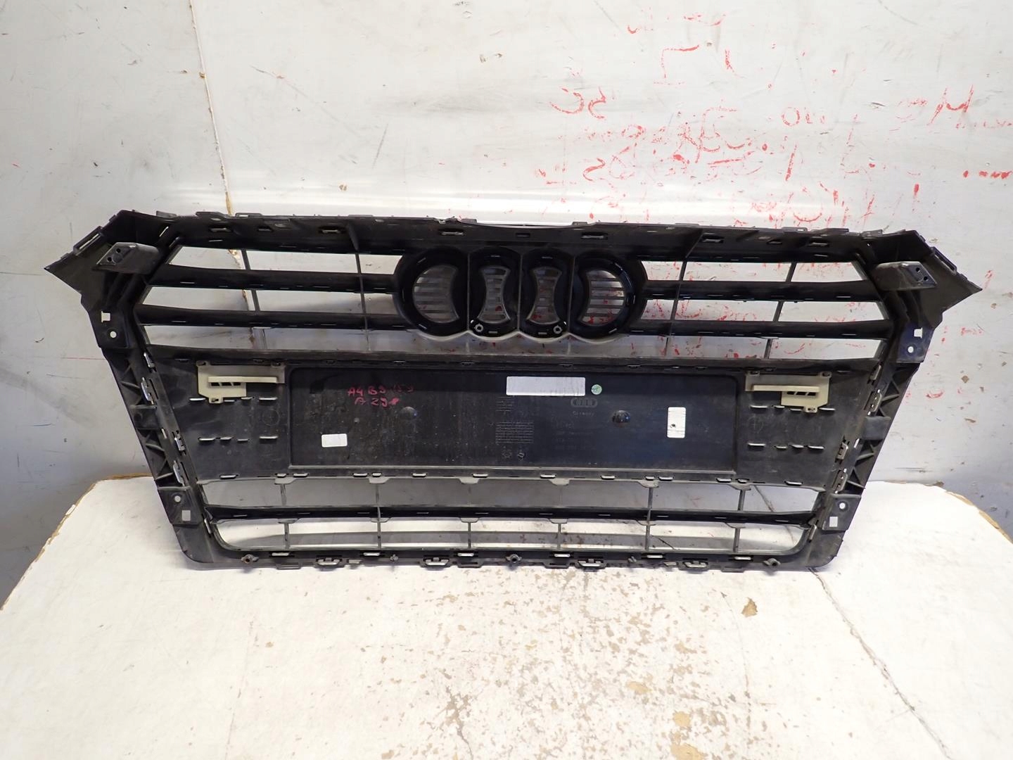 Grill AUDI A4 B9 2015- 8W0853651AB