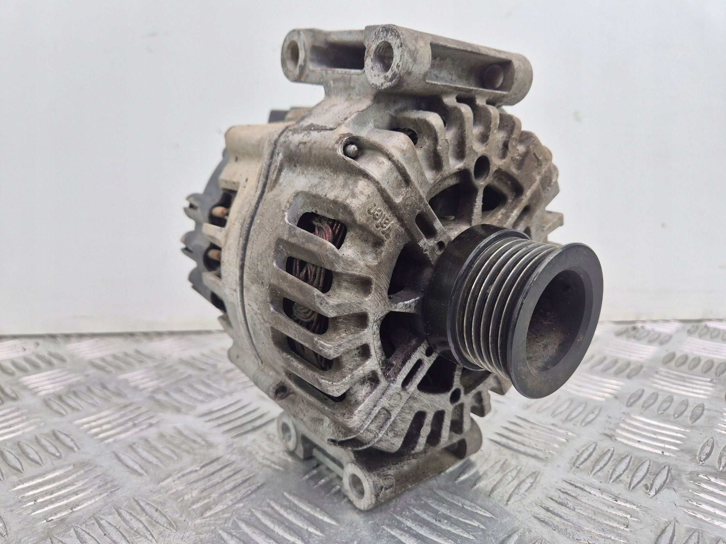 Mercedes Sprinter W907 W910 651.958 Alternator A0009068404