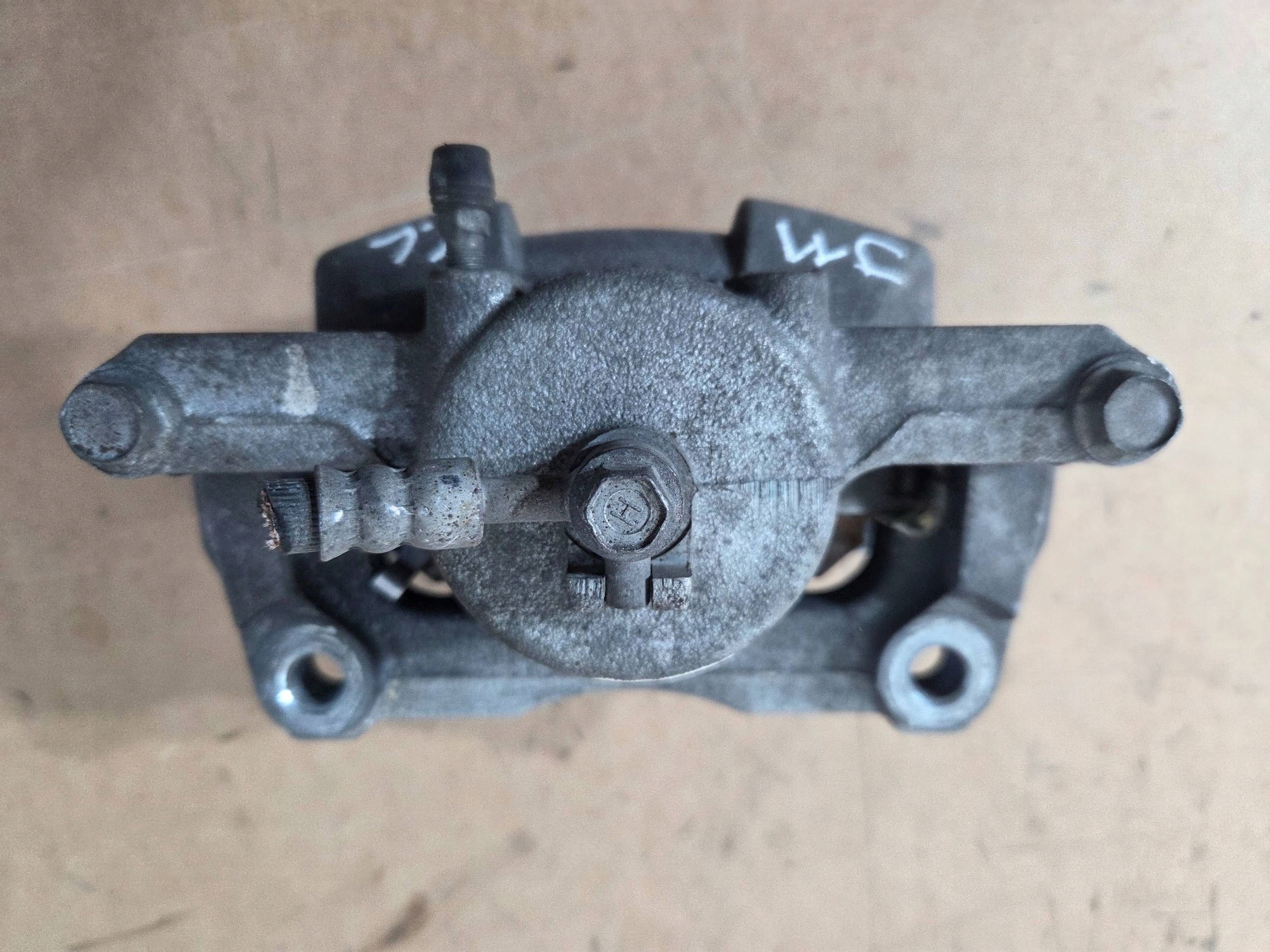Nissan Qashqai J11 caliper brake front left 5758R (B106)