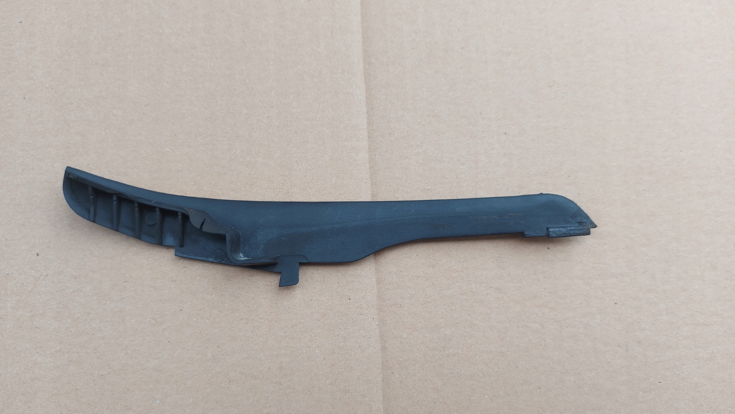 spoiler under the window right TOYOTA YARIS II 05-11
