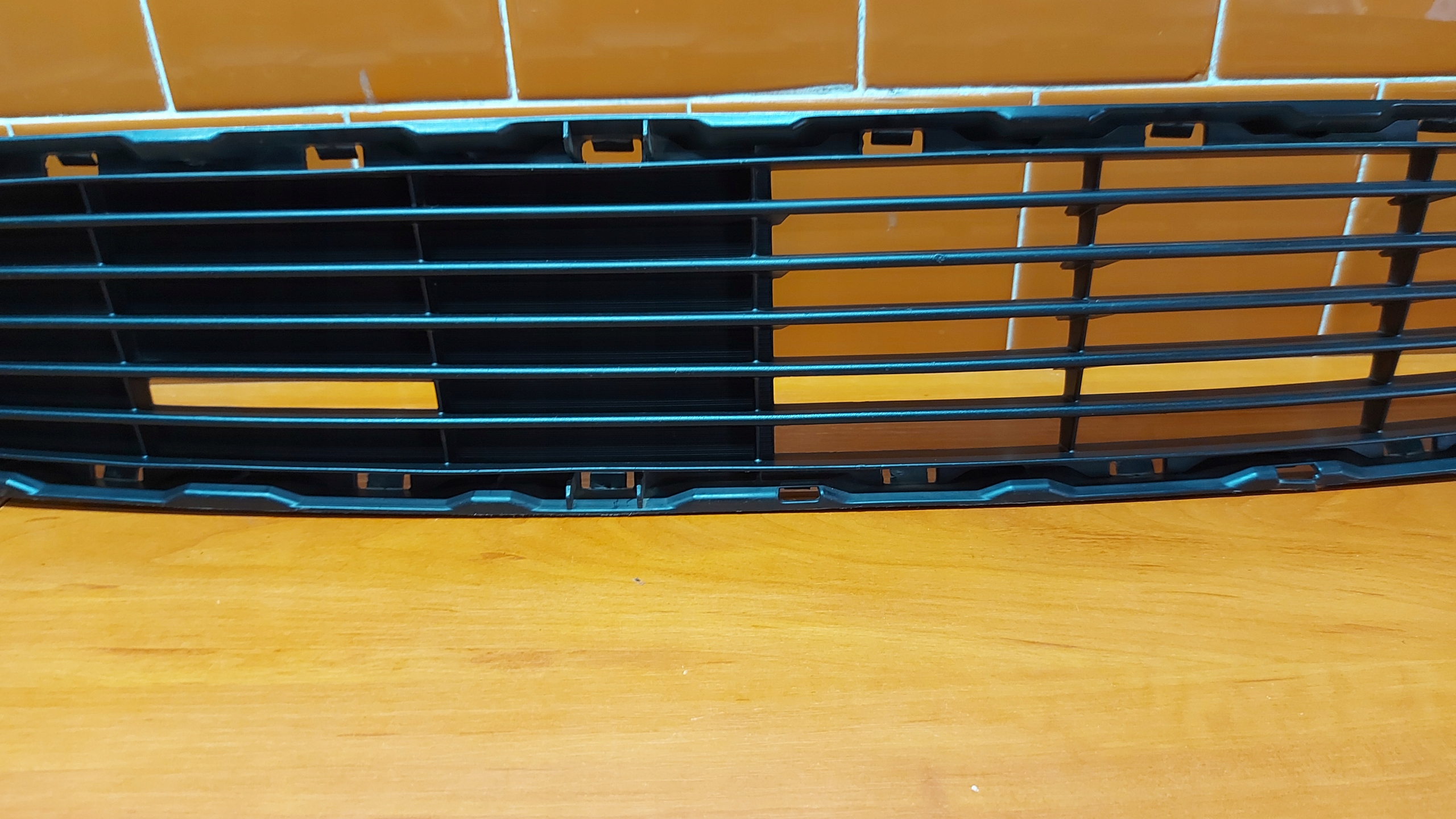 grid of a bumper central front front TOYOTA AYGO II 14
