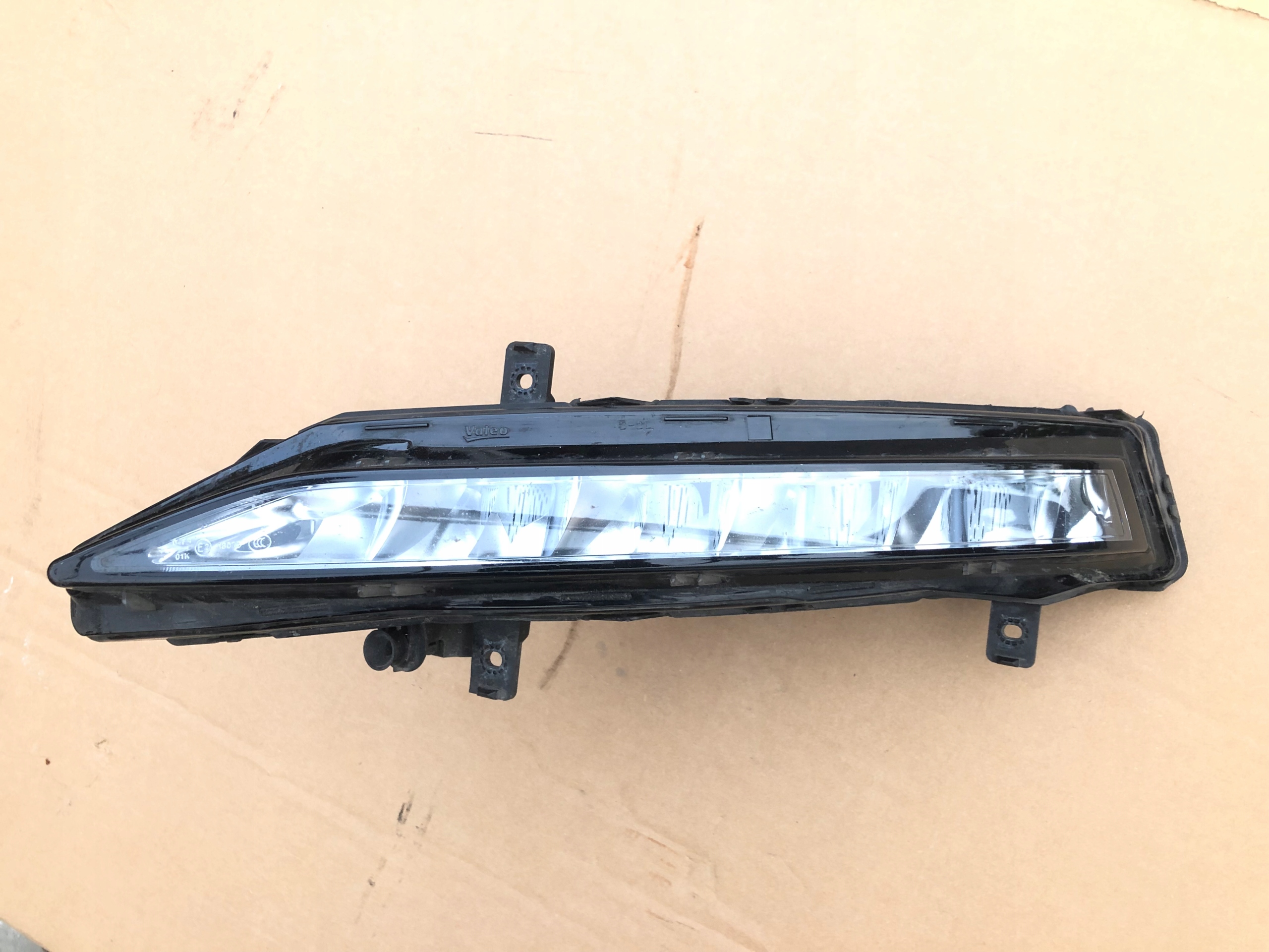 Skoda Superb III lift 19-LED левый ДРЛ 3V0941699B