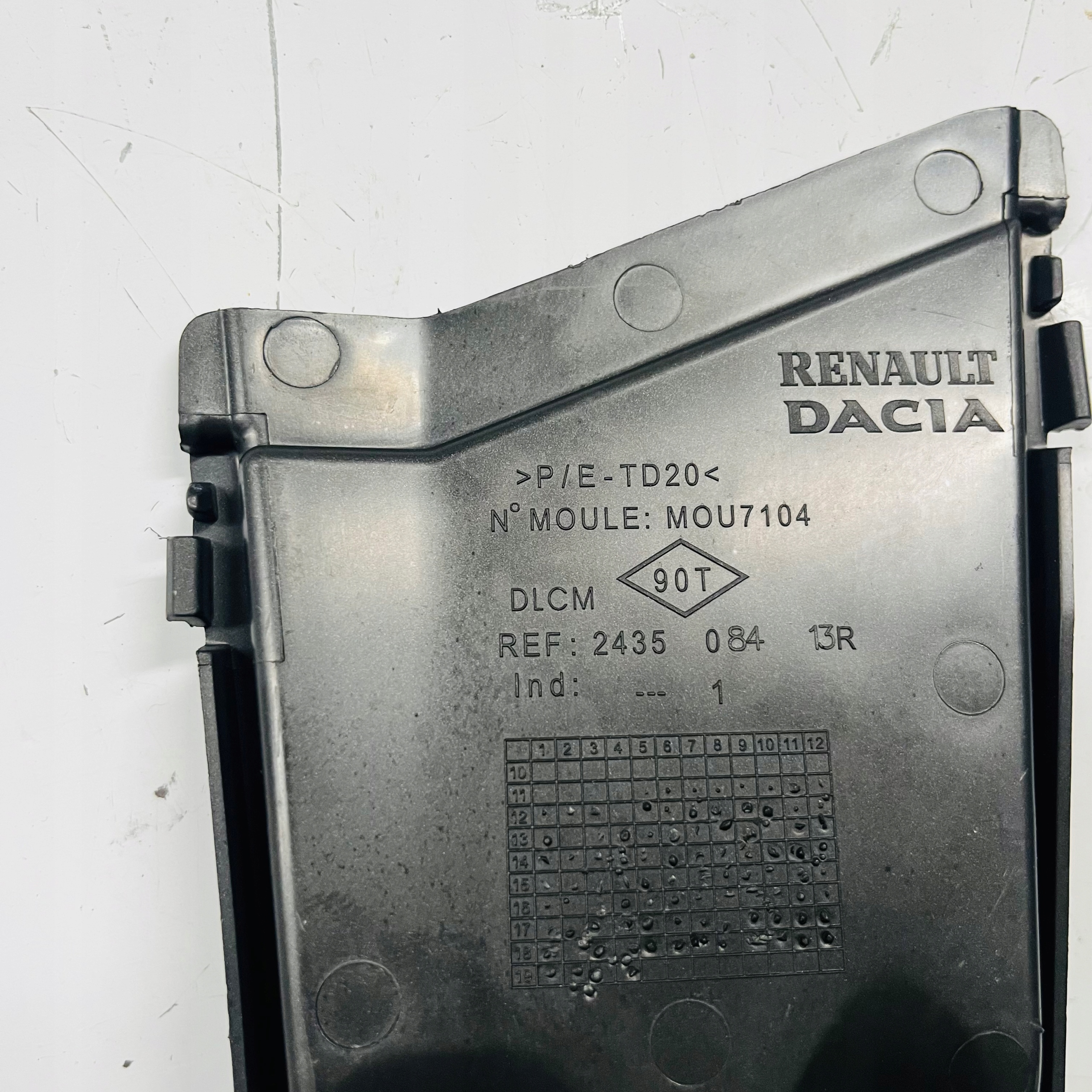 OBUDOWA SKRZYNKI BEZPIECZNIKÓW RENAULT CAPTUR Numer katalogowy części 243508413R