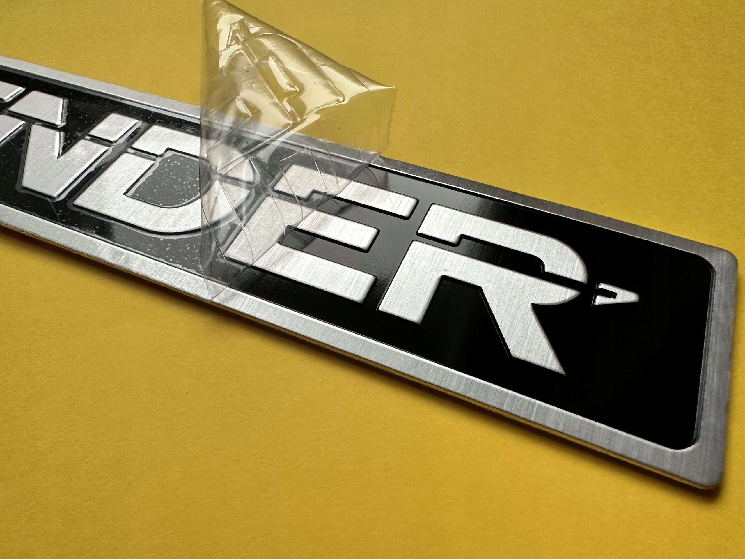 Emblemat do Land Rover Defender Stell/Silver Marka Inna