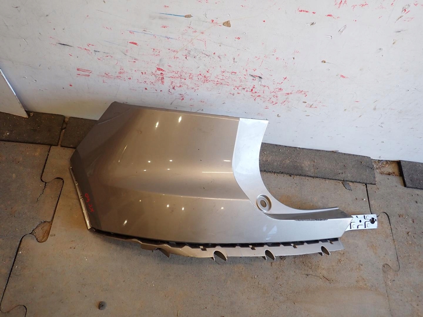 Ecke der Stoßstange links heck VOLVO XC40 2018- 31449336
