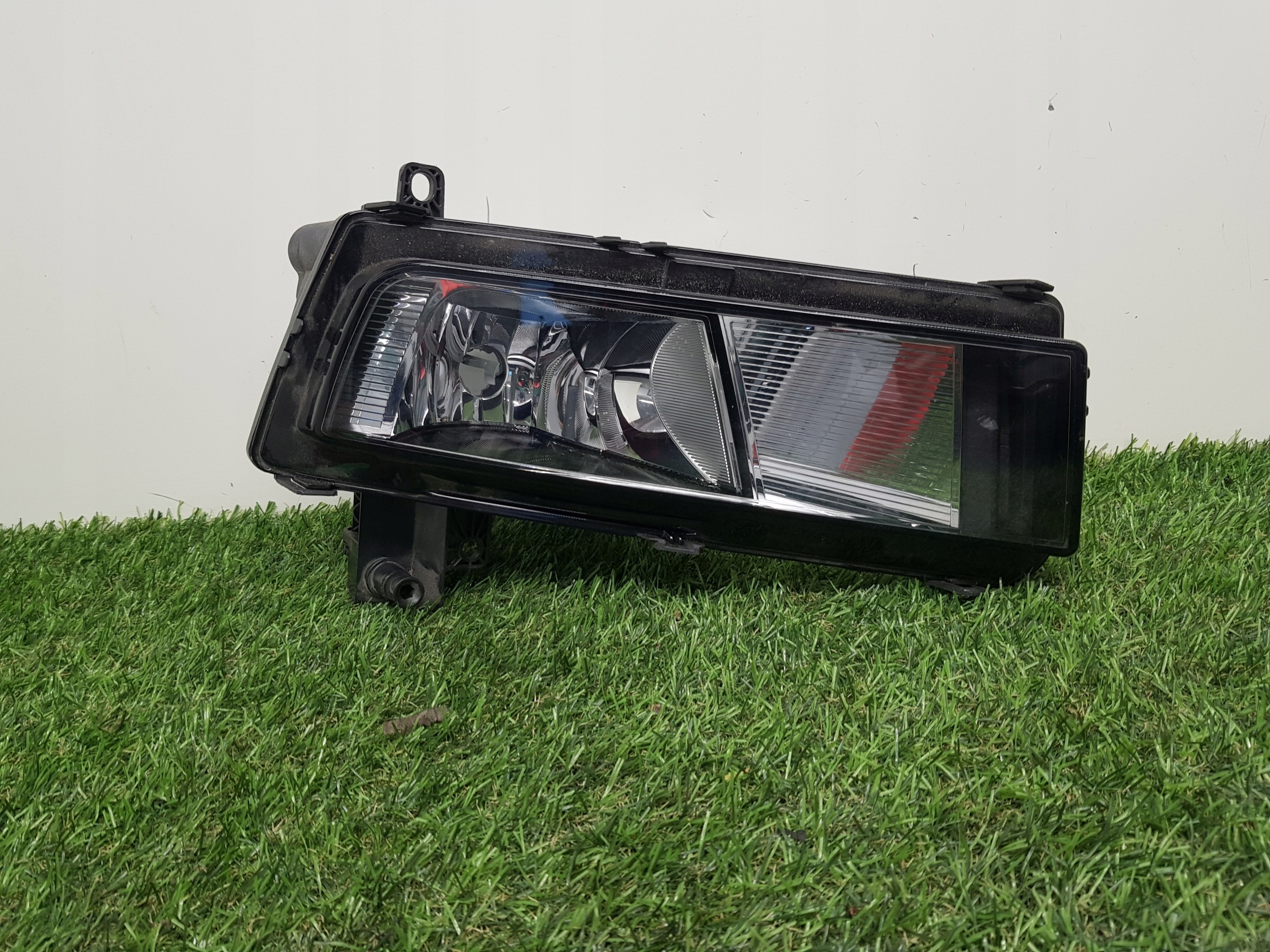 feux de brouillard droite VOLKSWAGEN TOURAN III