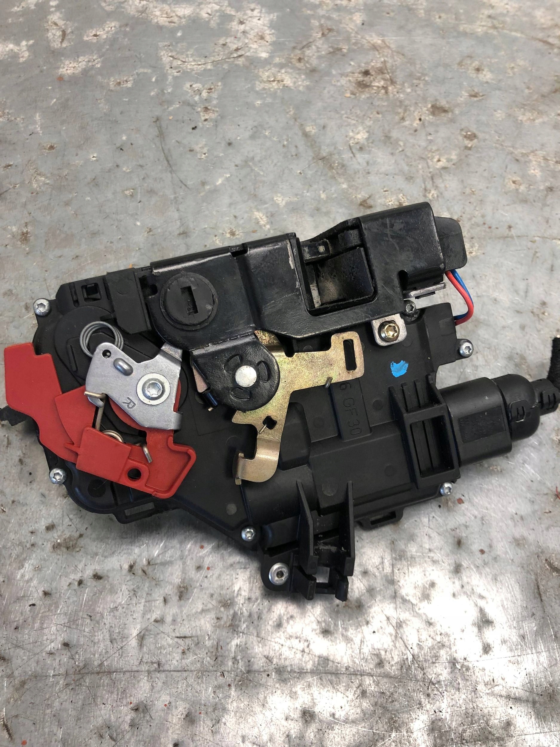 lock door left rear part SKODA OCTAVIA II 7L0839016