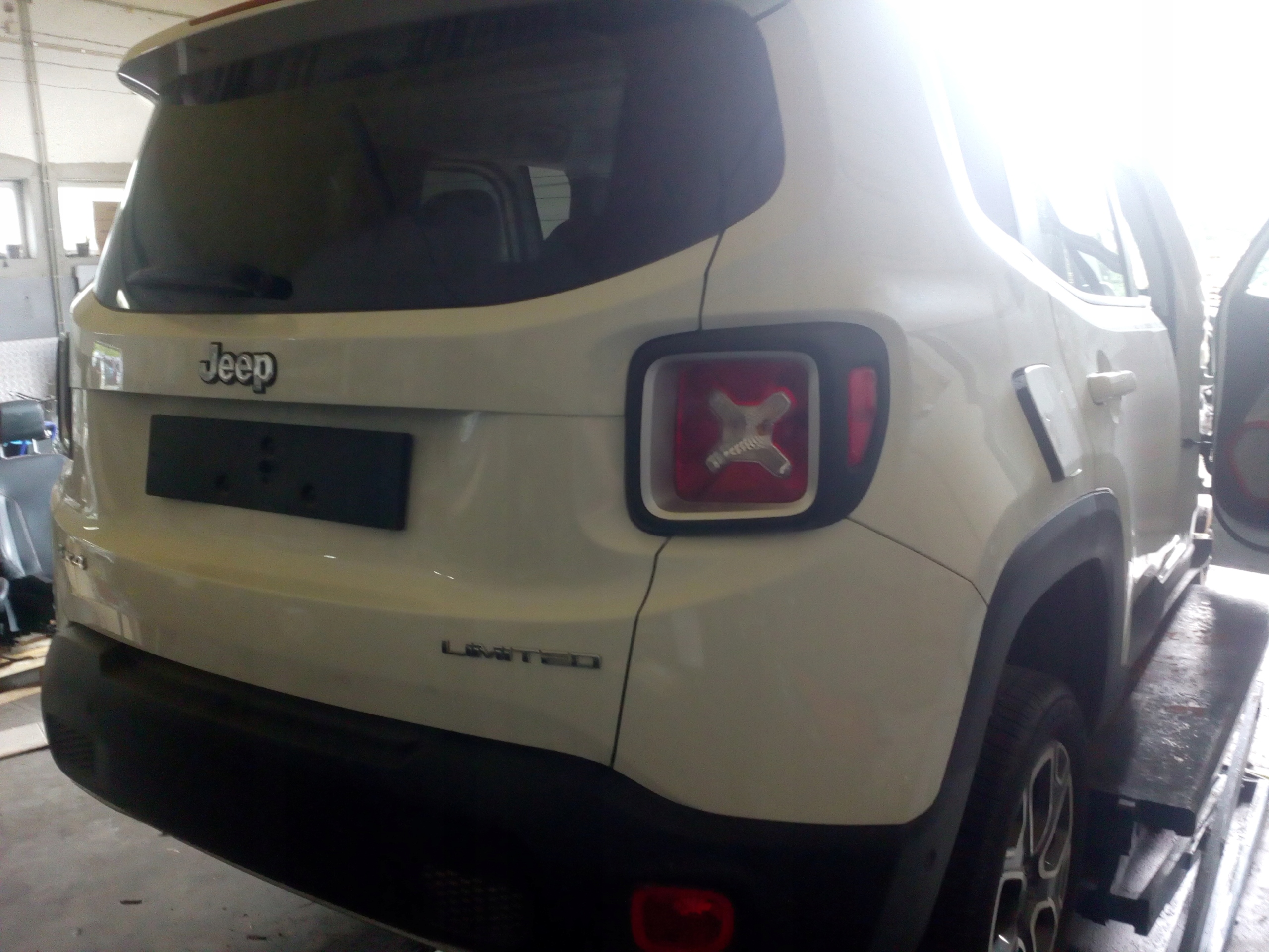 JEEP RENEGADE TYŁ DUPA ĆWIARTKA ZDERZAK KLAPA 4x4 Producent części Jeep OE