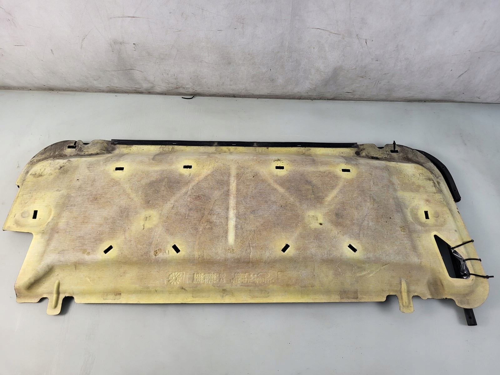 Insonorisation du capot podbitka spinki Joint Range Rover EVOQUE L538 LIFT