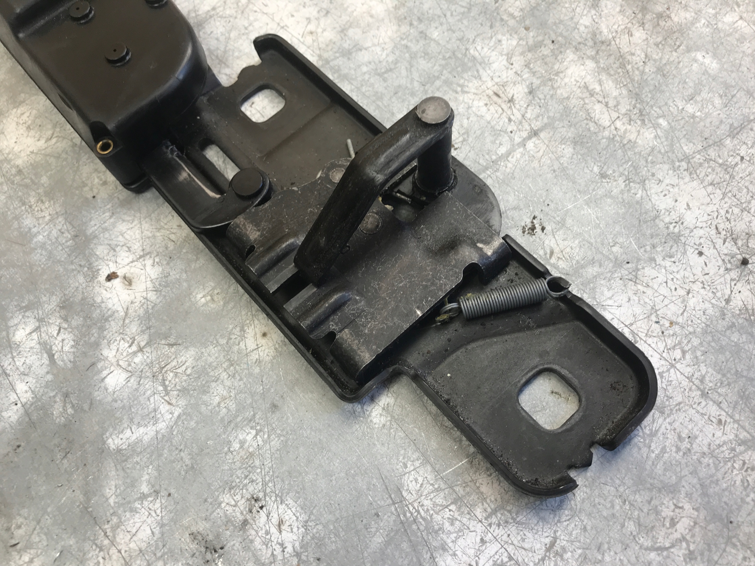 lock DOCIAG bonnet AUDI A4 B8 A6 C6 4F9827383D
