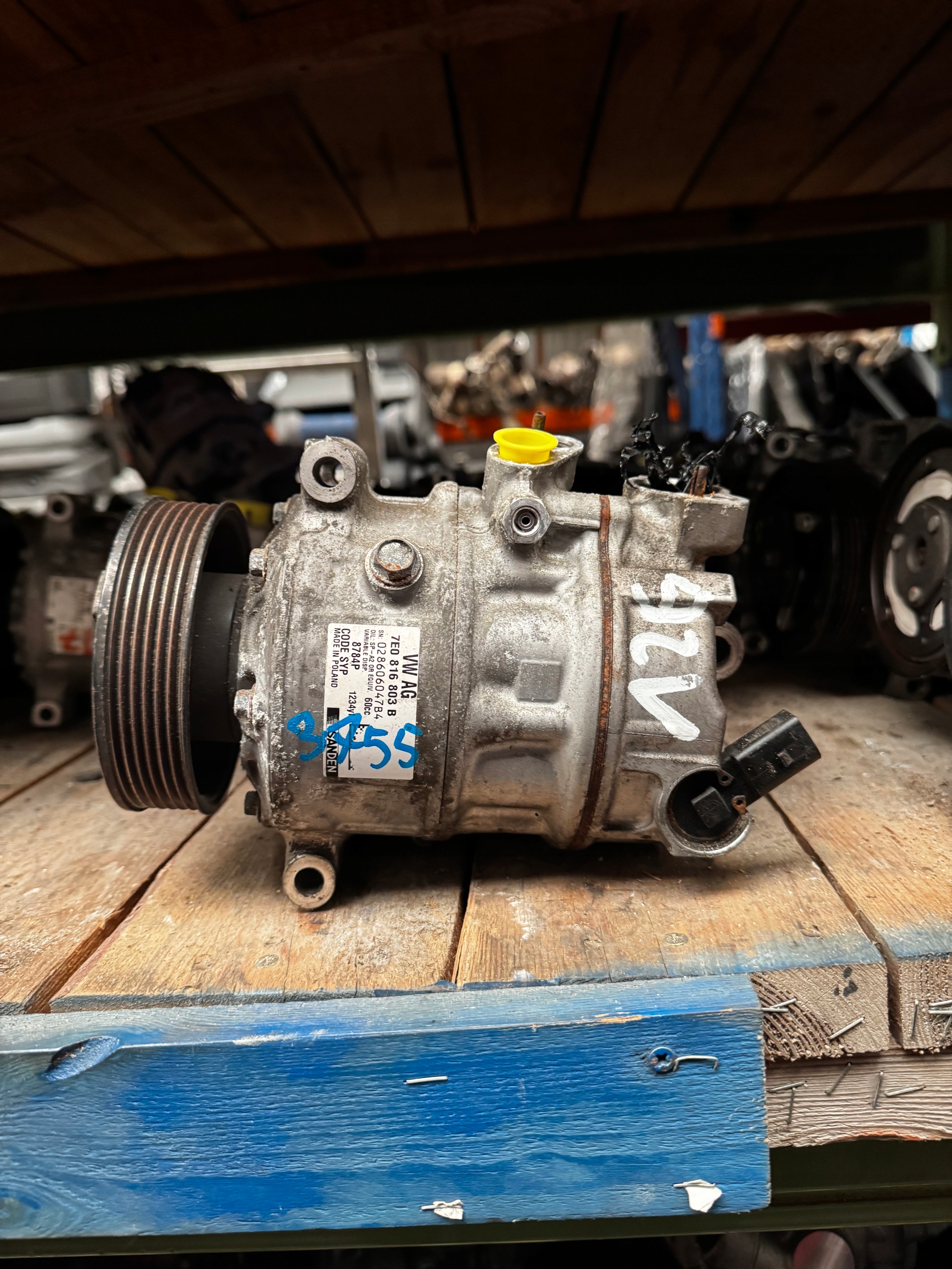 3755. compressor of the air conditioning VW T6 7E0816803B
