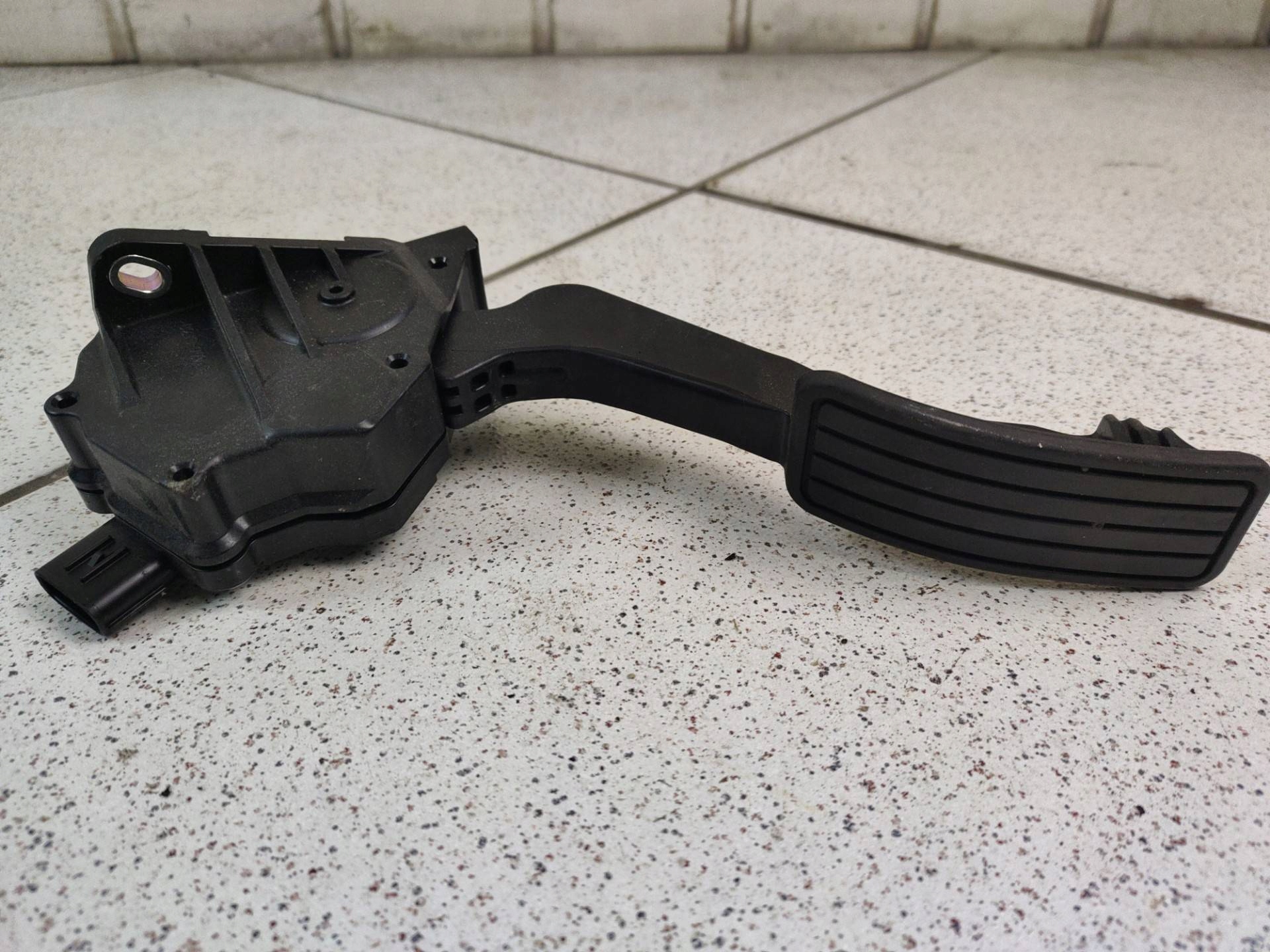 accelerator pedal Subaru Legacy 6 facelift BN 2019 36010AL091