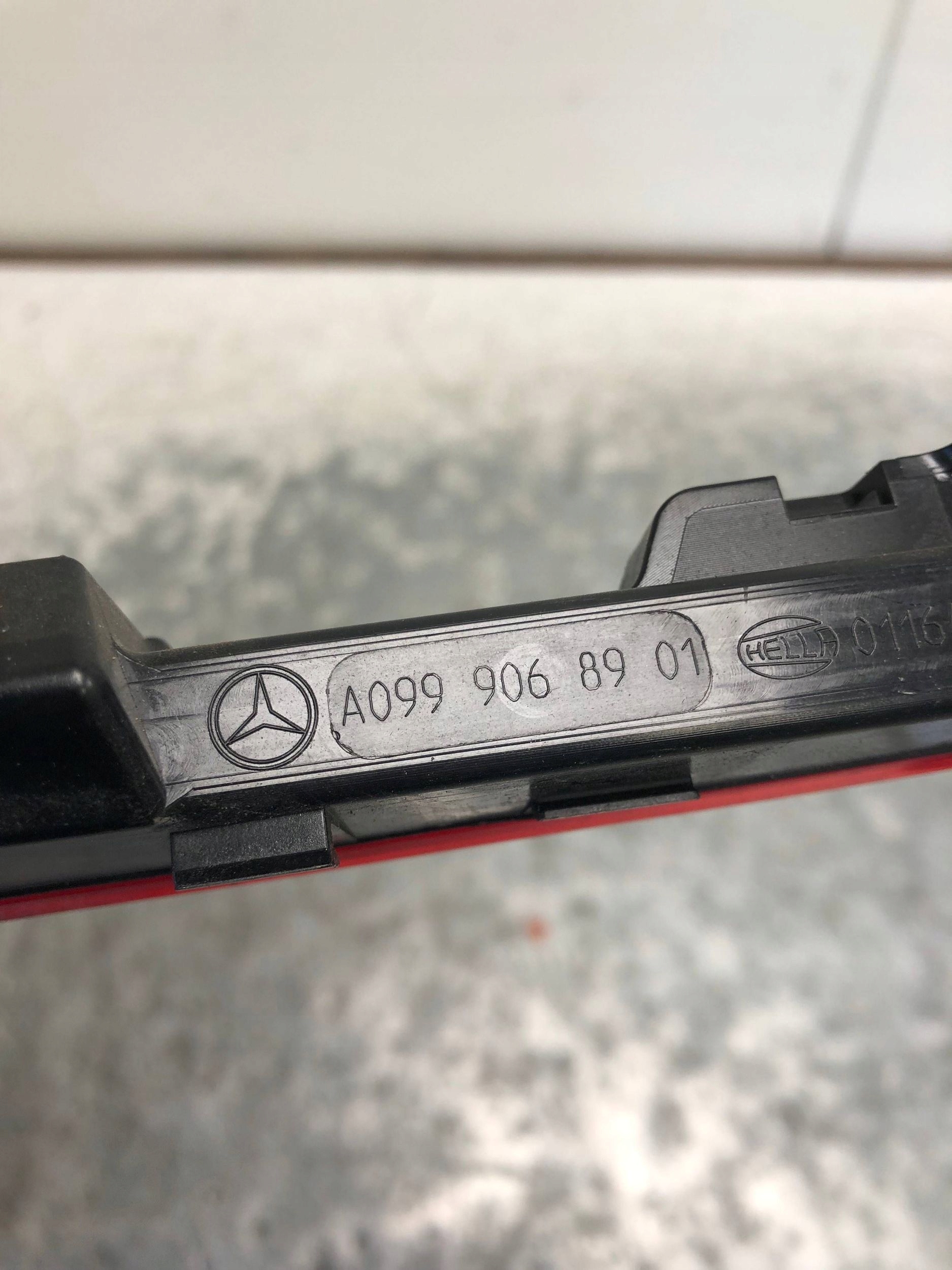 TRZECIE light STOP MERCEDES W177 A0999068901