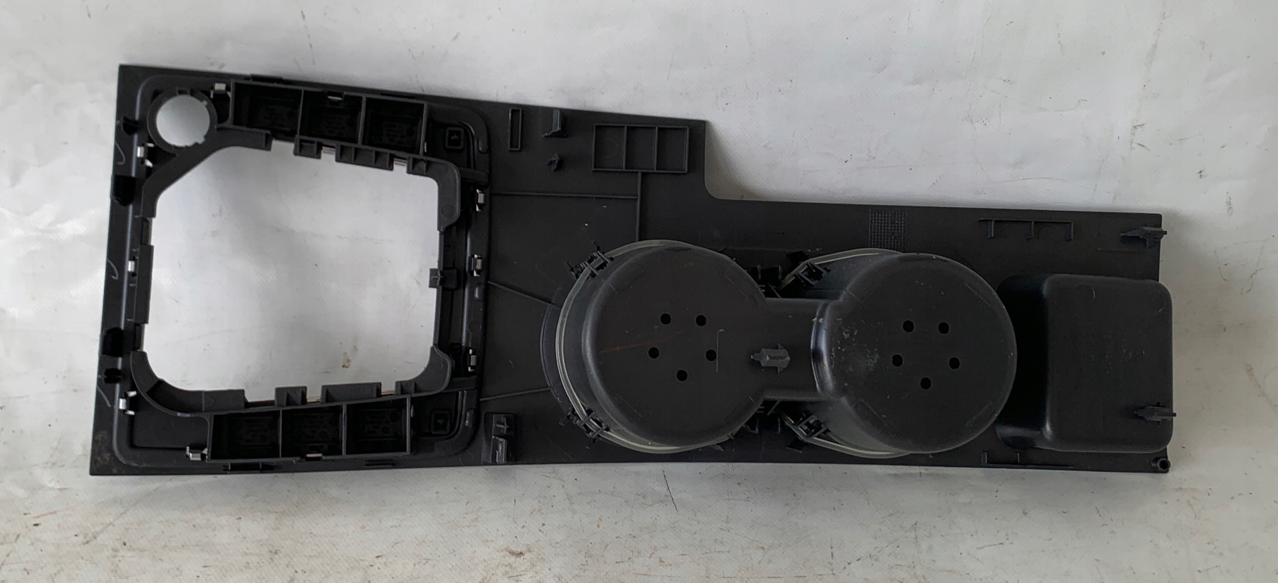 # TUNEL mitte VW PASSAT B7 USA 561862534