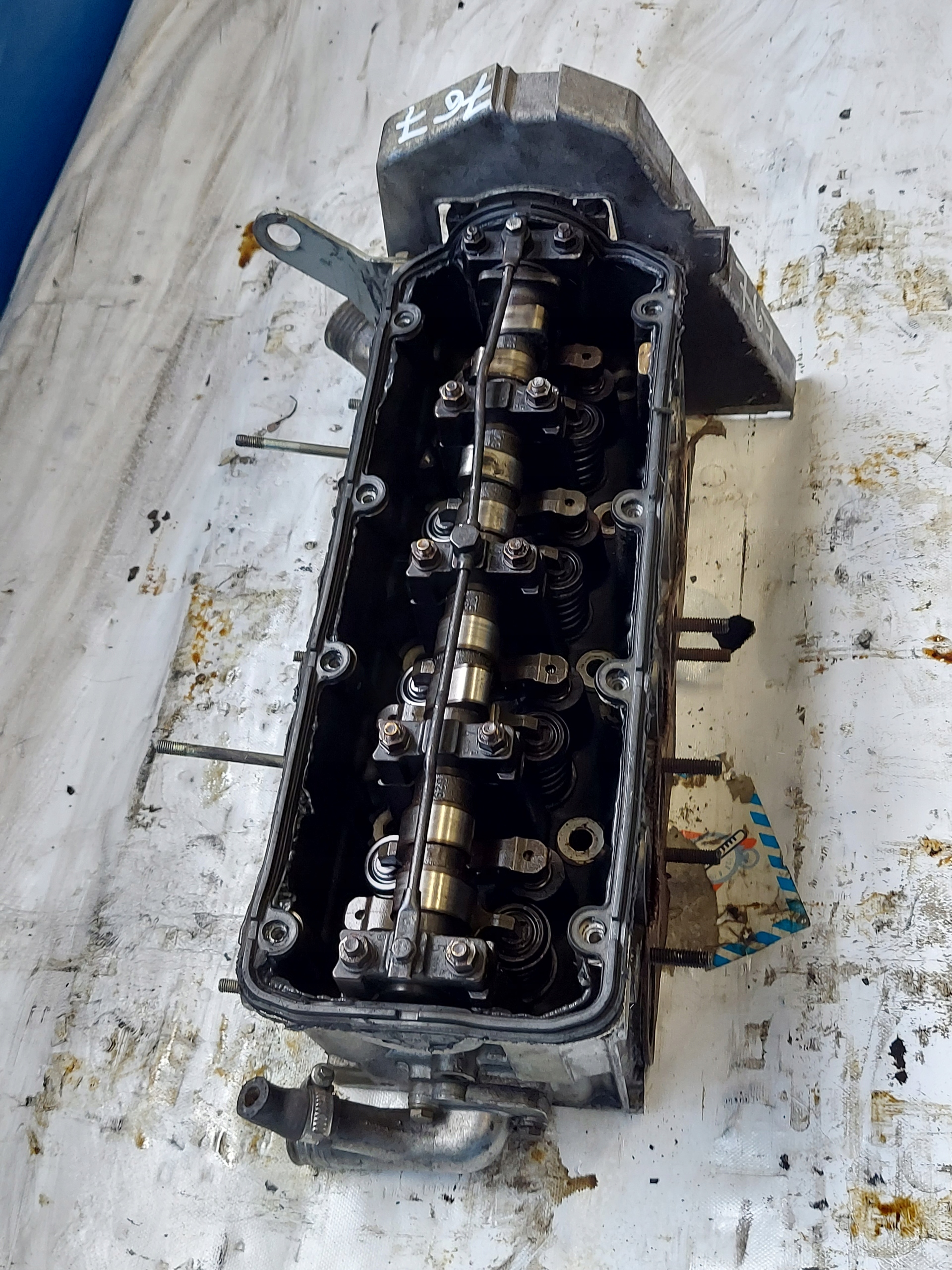 head. BMW E30 1.8 B 1706937
