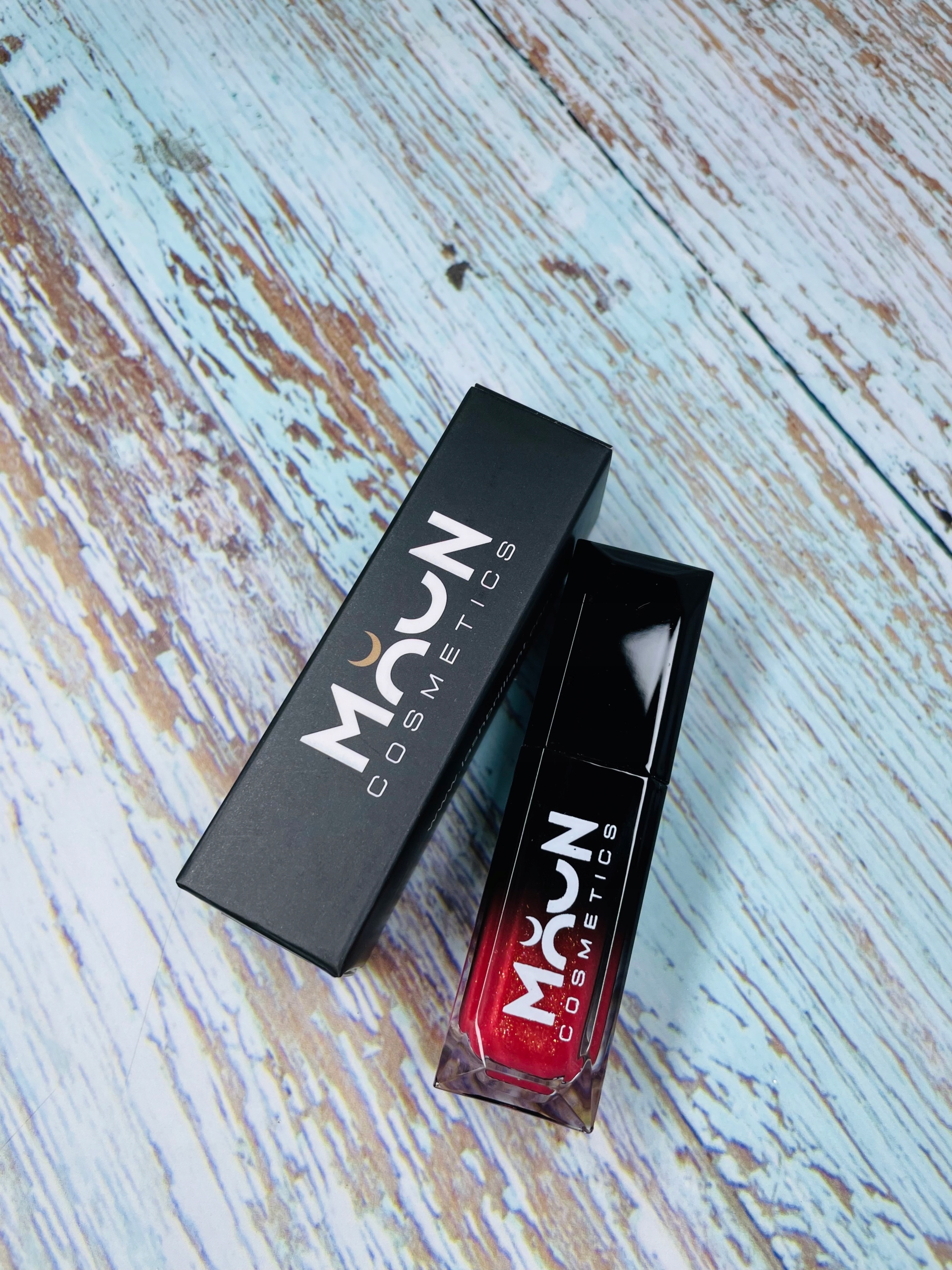 Błyszczyk do ust MOON LIPS- kolor PEACH EAN (GTIN) 7421951509719