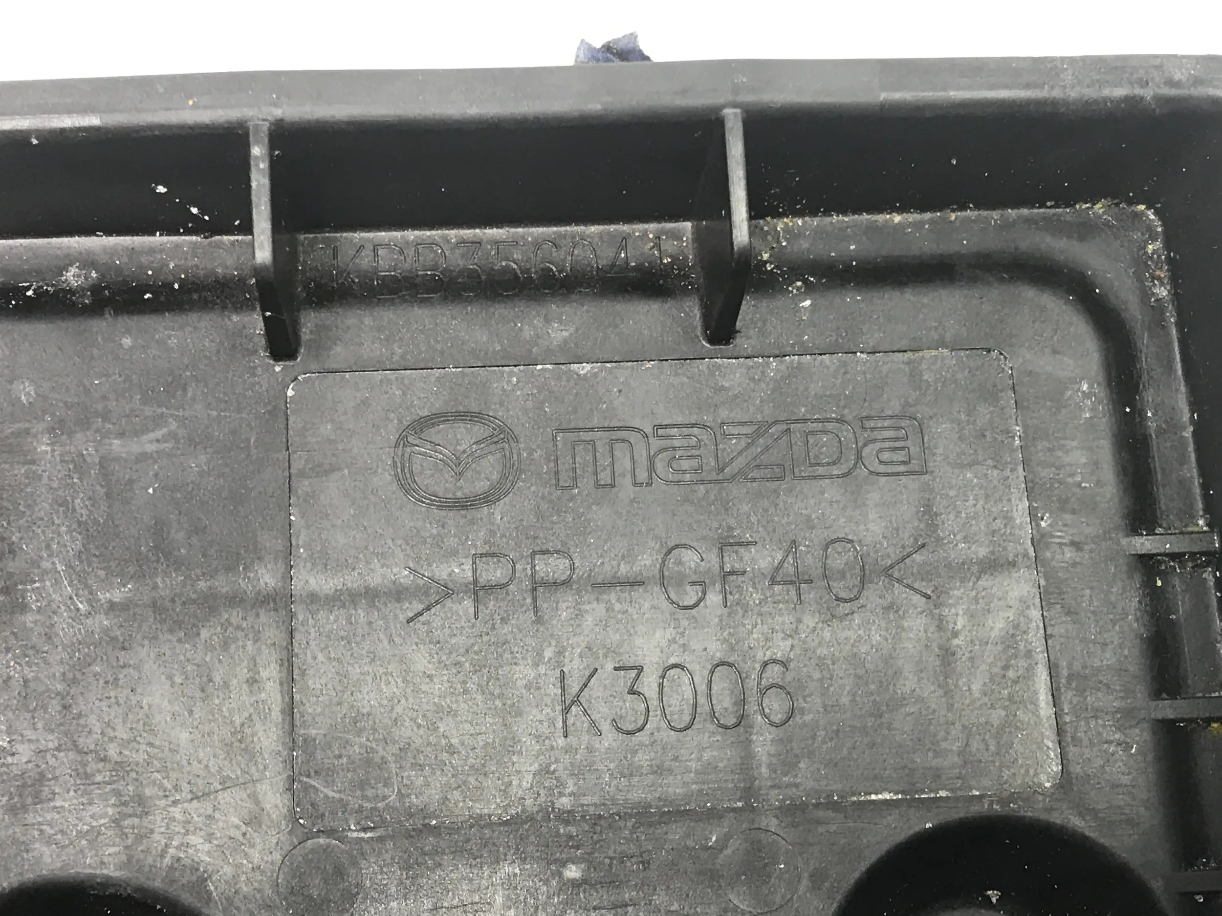 Mazda CX-60 CX60 2023 2.5 HYBRYDA OBUDOWA PODSTAWA AKUMULATORA KBB356041 Numer katalogowy oryginału K3006