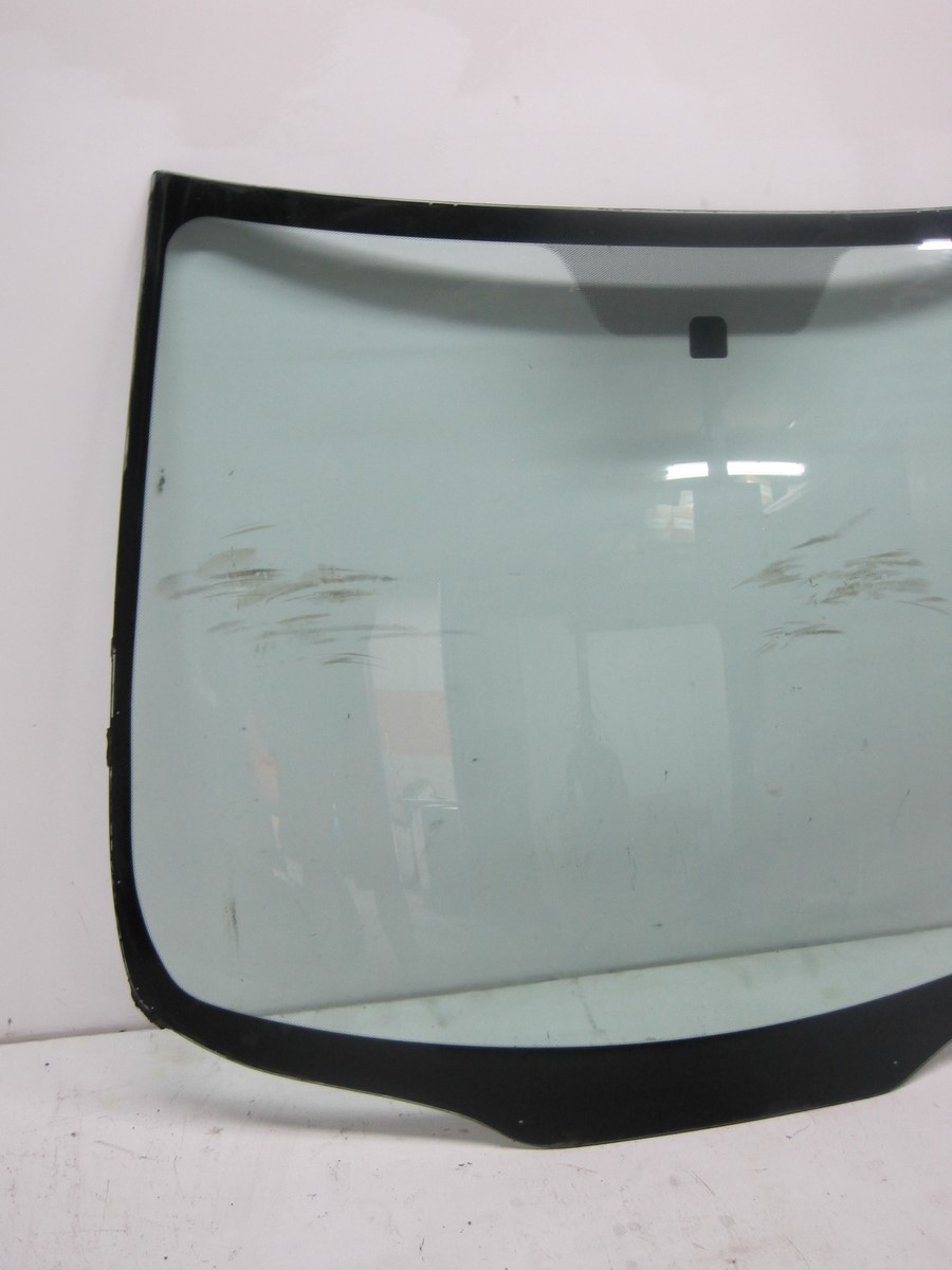 window iron front MITSUBISHI GRANDIS 06R