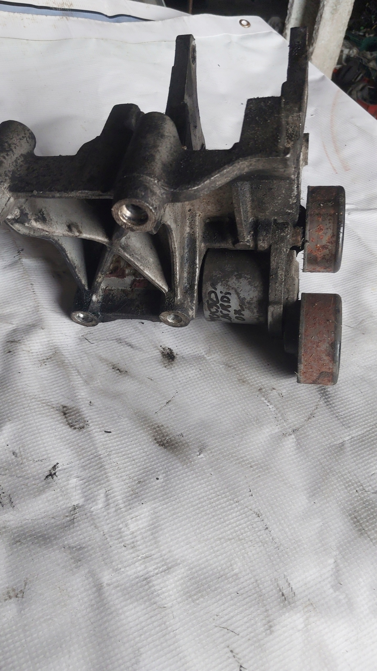 supporto Porta alternatore SPORTAGE II TUCSON e 2.0 CRDI 04-10 R.