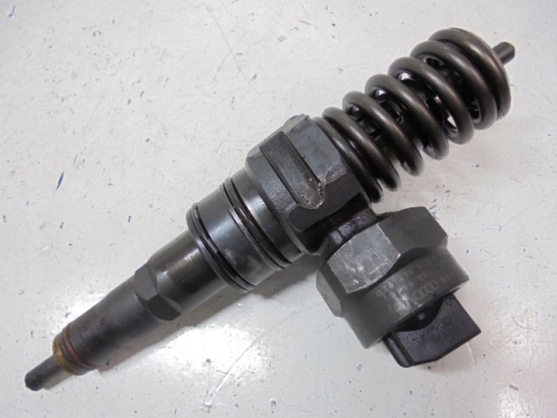 vw PASSAT B5 96-00 1.9 tdi насос форсунка 038130073F 0414720007
