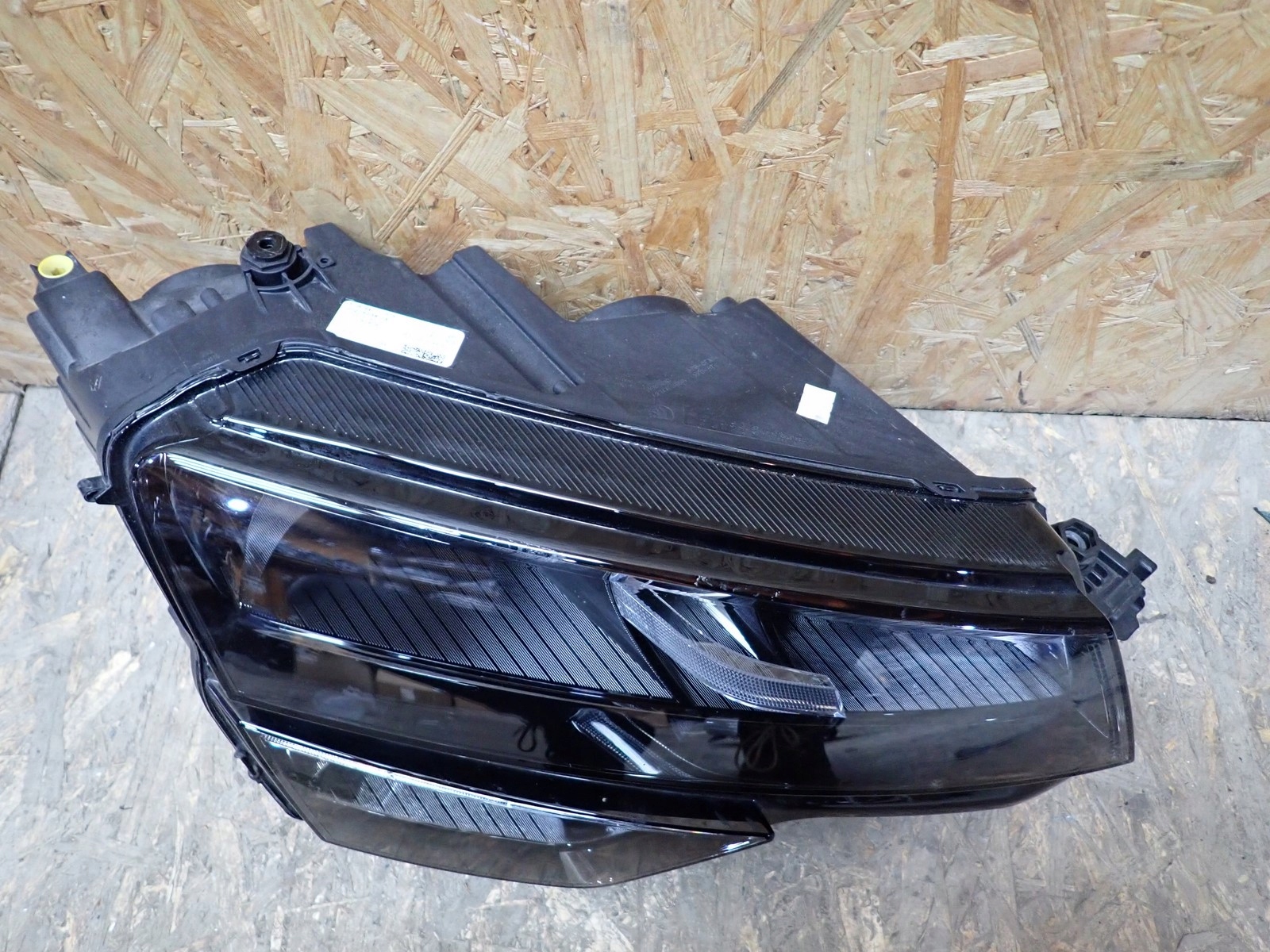 light right REFLEKTOR right SKODA KAROQ 57B 2017-2021R 57B941016A