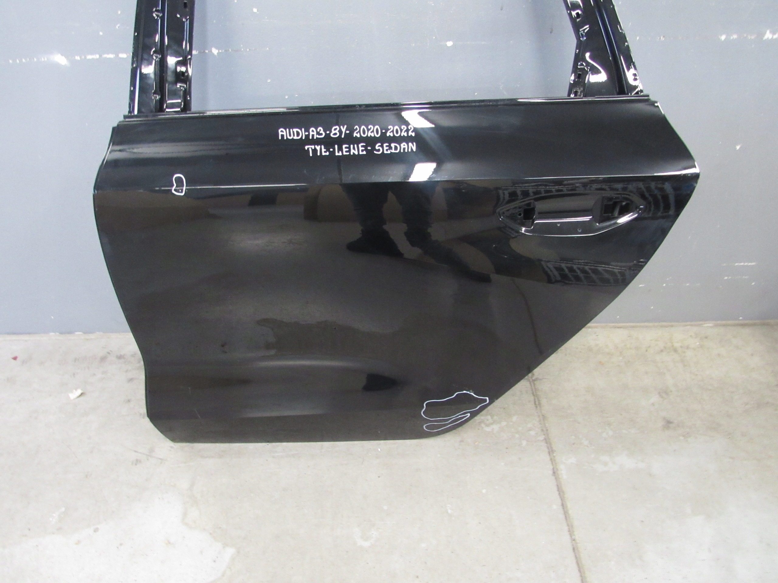 AUDI A3 8Y 2020-2023 SEDAN DRZWI LEWE TYŁ Numer katalogowy części 4G9044444