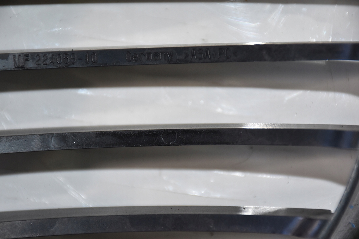 grille grid of a bumper left BMW 1 7179655