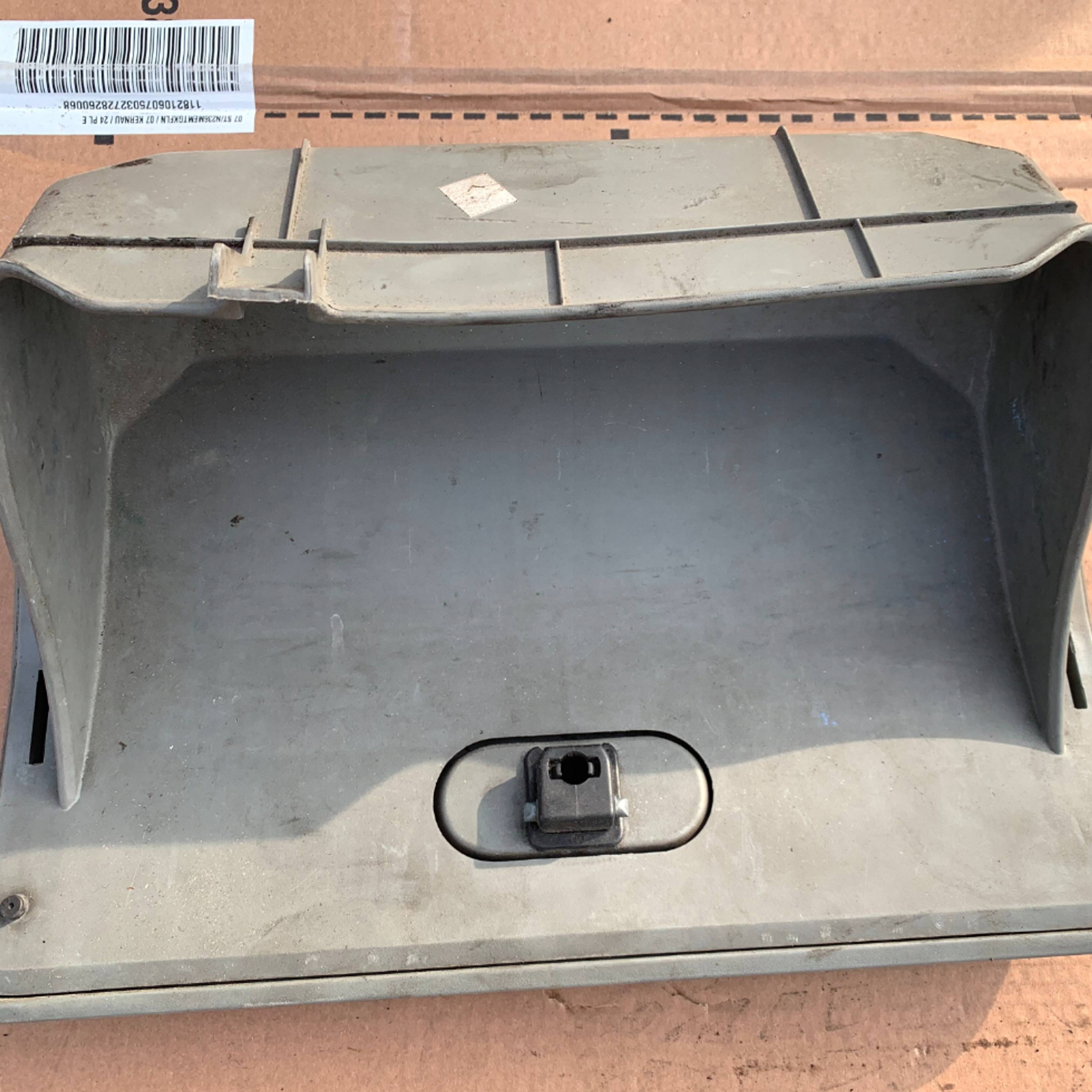 бардачок пассажира 7700351872 renault MASTER II