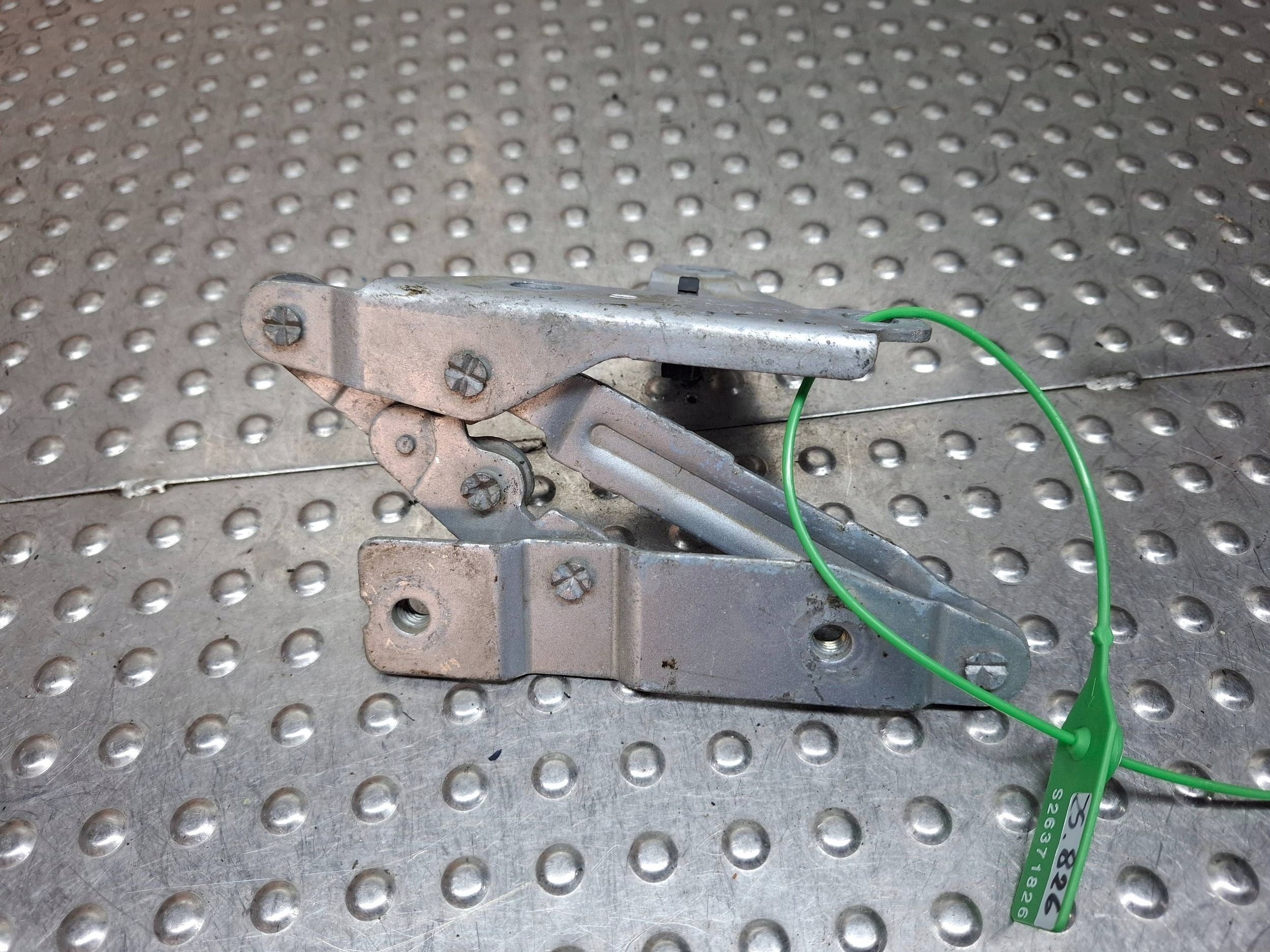 hinge bonnets right front 5P0823302B SEAT ALTEA TOLEDO III