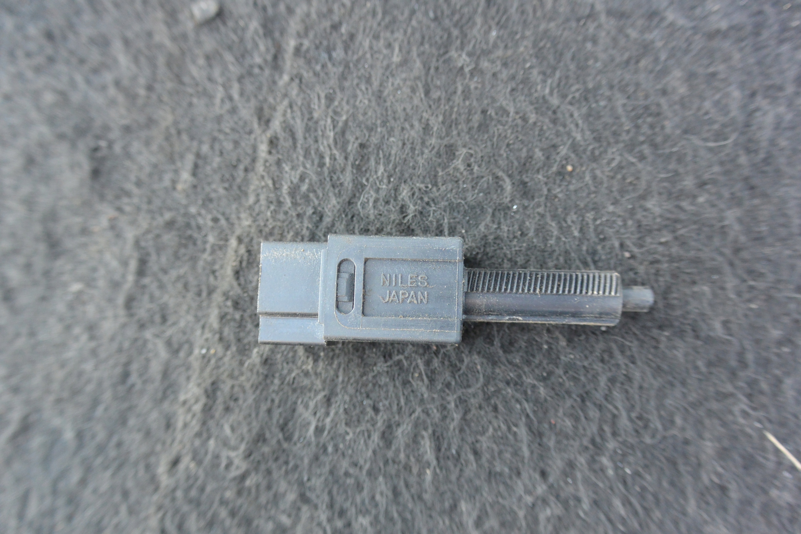 SENSOR BREMSE ORIGINAL NISSAN MAXIMA QX A33