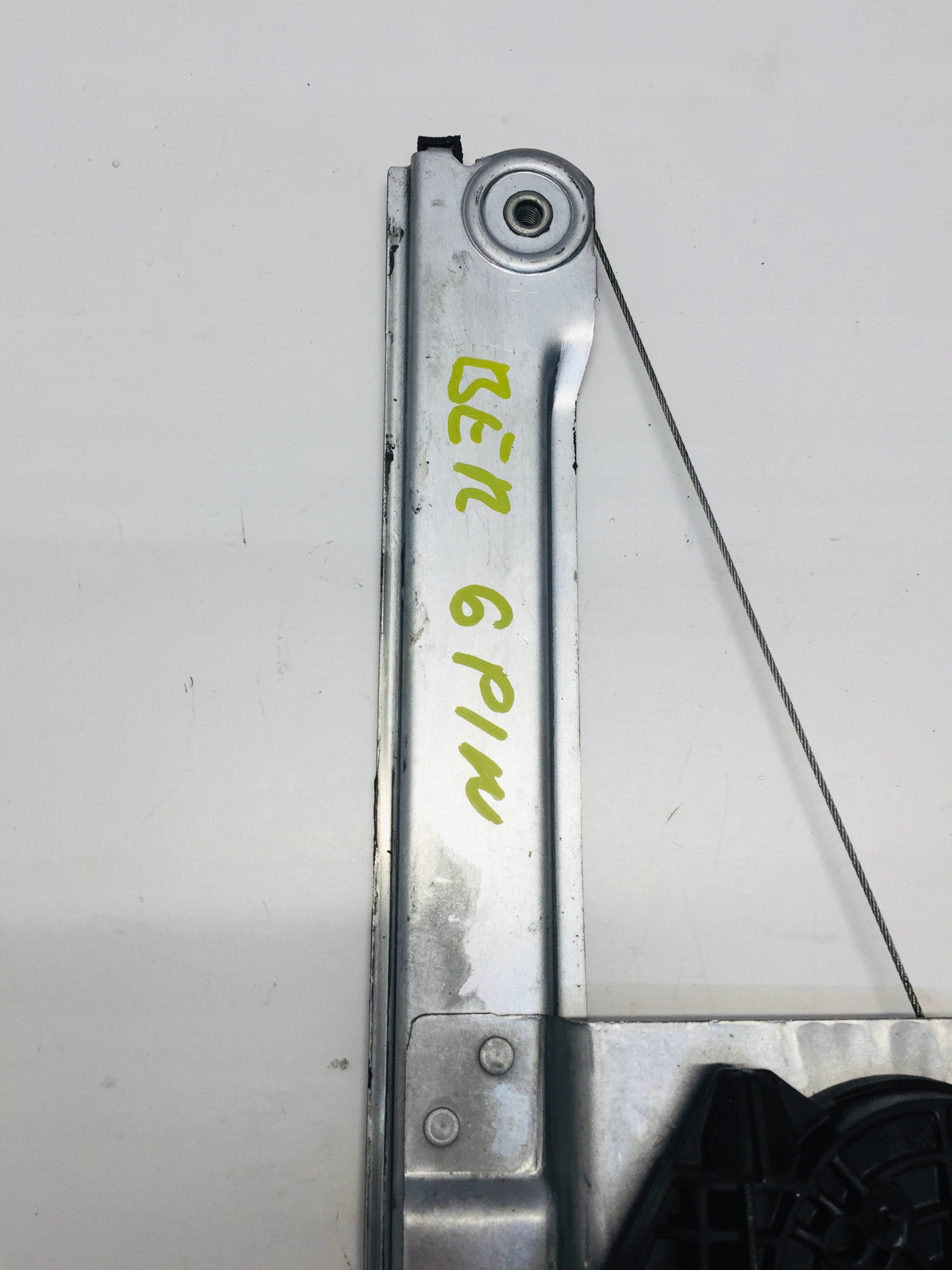 PODNOŚNIK SZYBY PRZÓD LEWY PARTNER BERLINGO III 6 PIN Producent części Peugeot OE