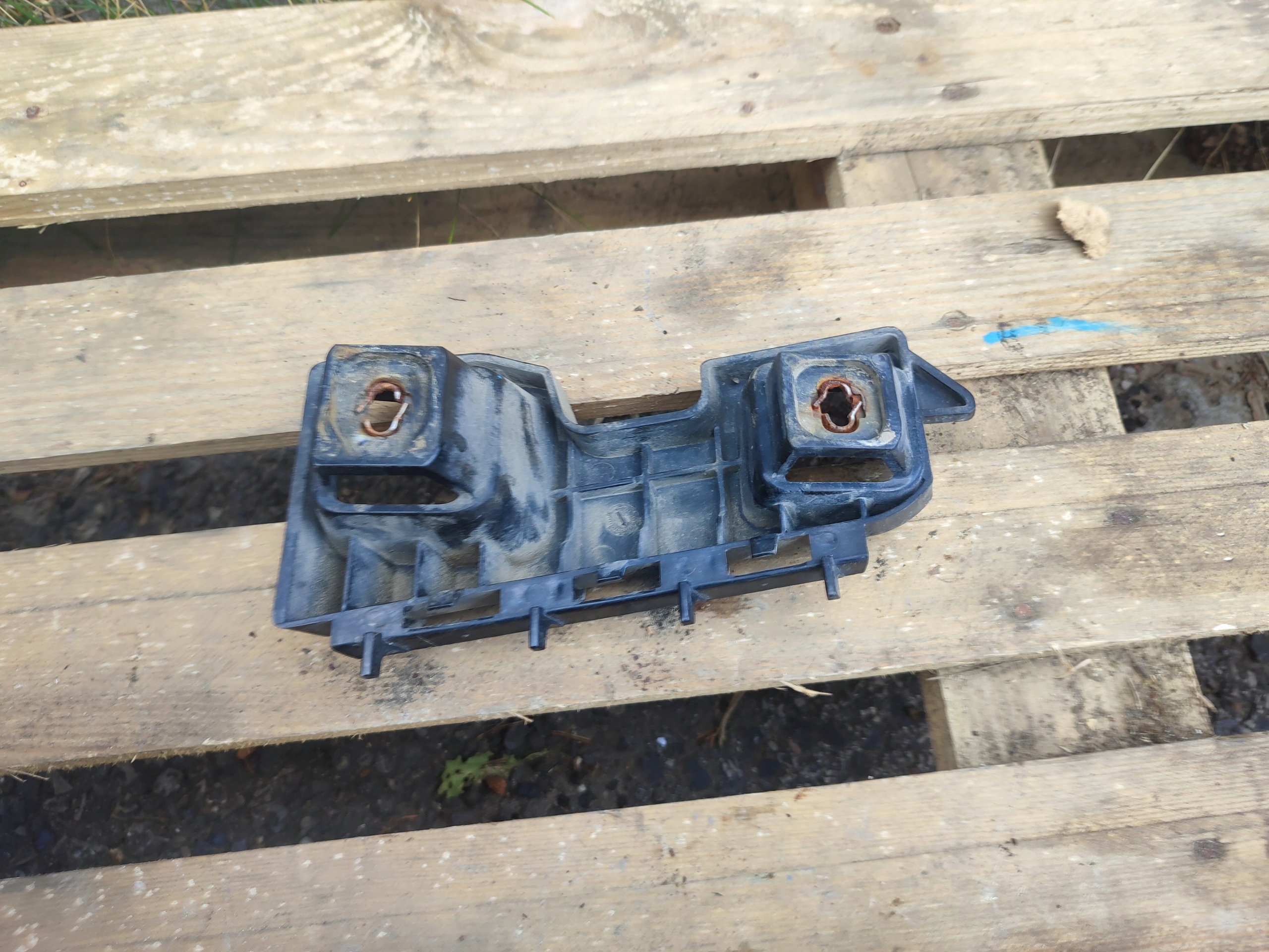 support left rear part left rear Mercedes C Klasa W204 A2048851465
